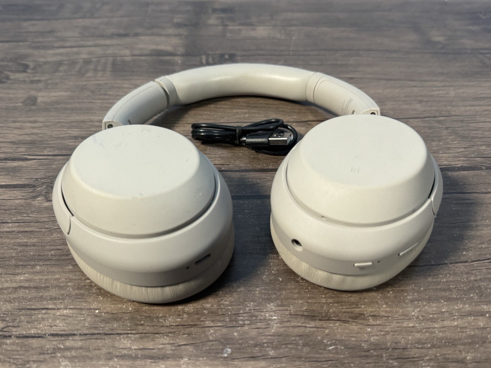 Sony WH-1000XM4 Over the Ear Noise Cancelling Wireless Headphones Silver/Beige