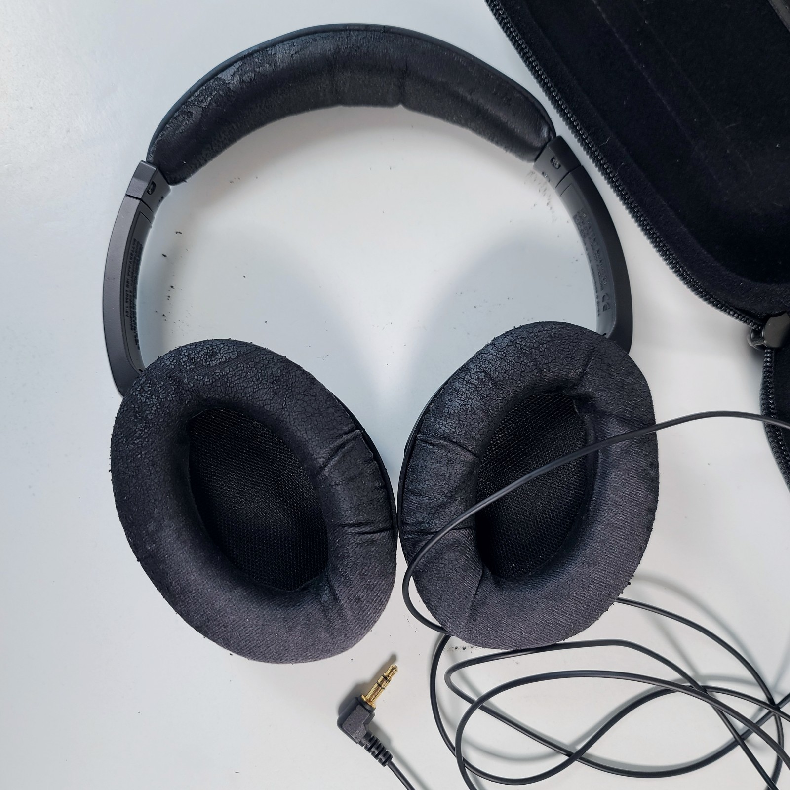 Bose QuietComfort 2 Acoustic Noise Cancelling Wired Headphone w/ Protective Case