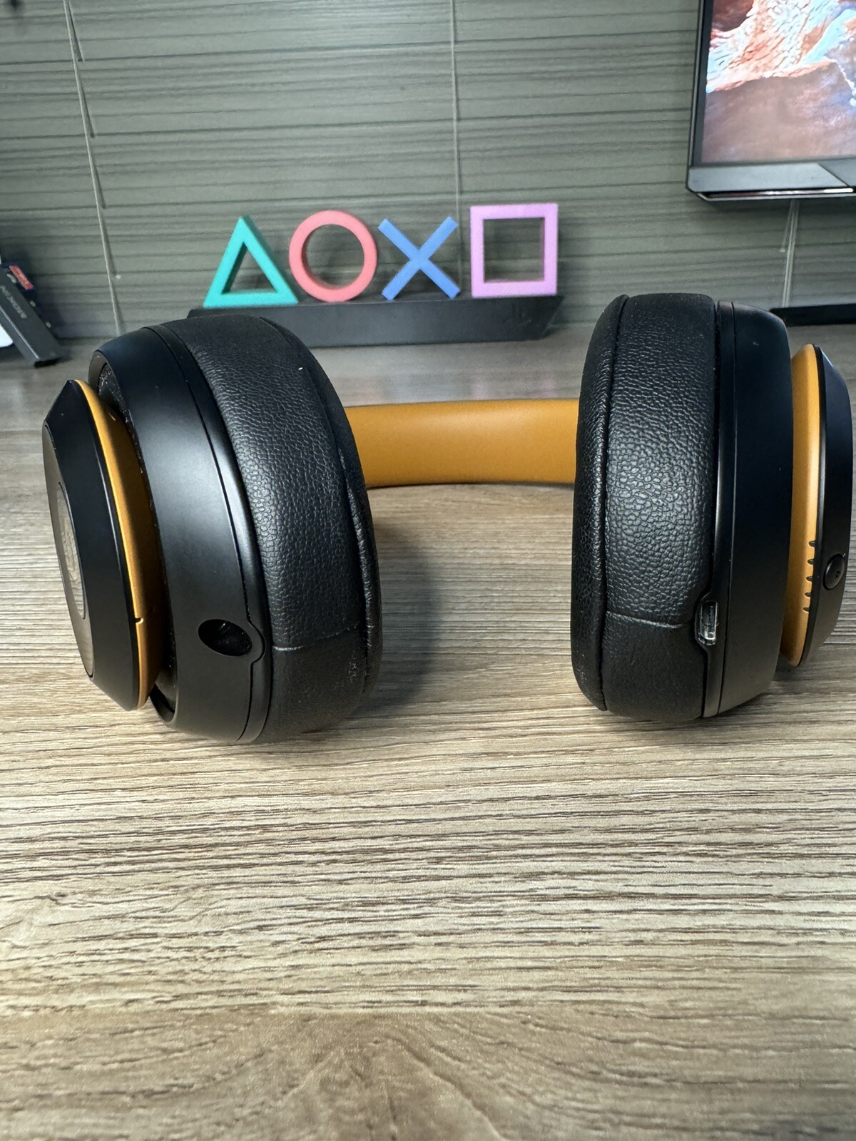 Beats Studio 3 Wireless Over-Ear Headphones, Skyline Collection- Midnight Black