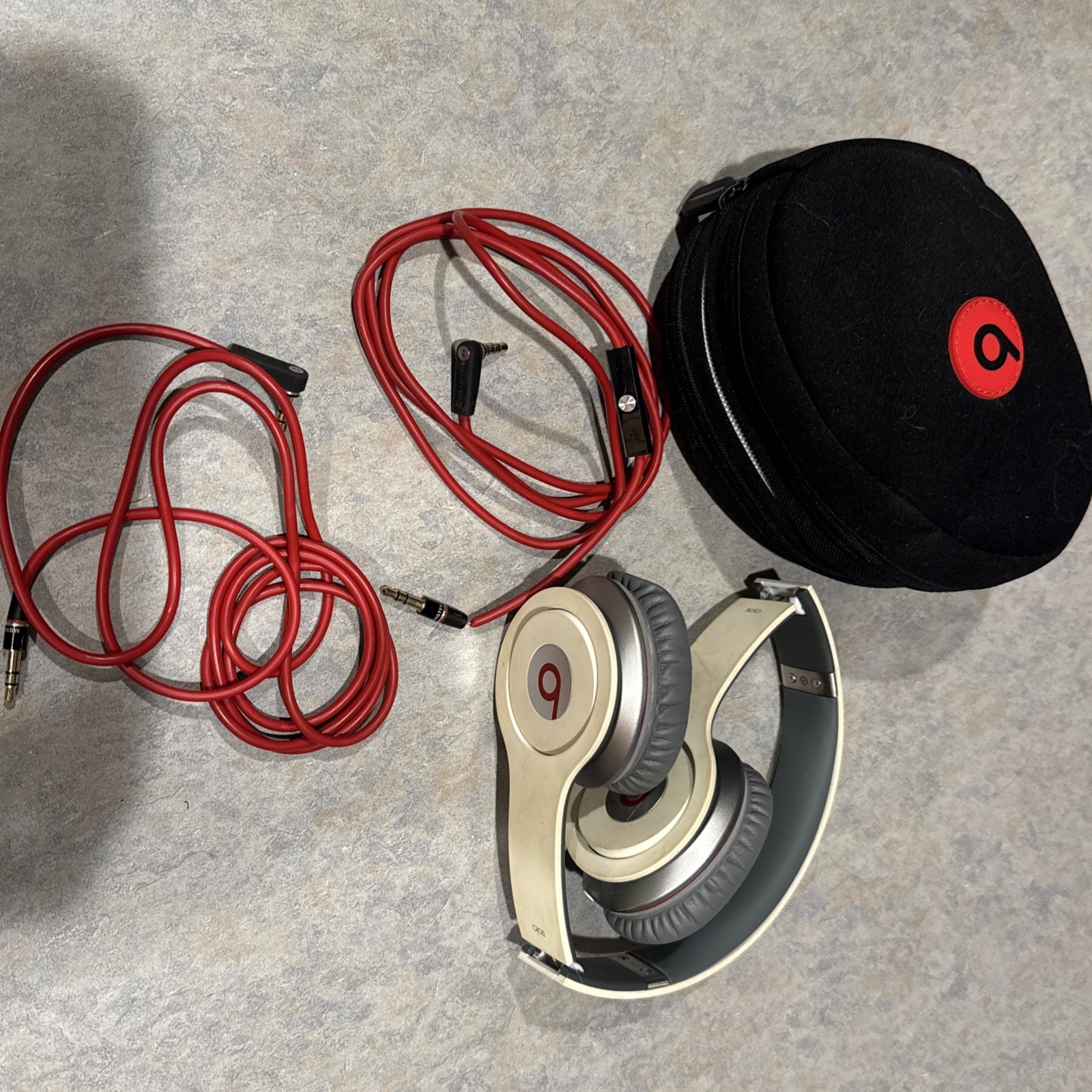 Beats Solo HD Red Headband Headphones Beats by Dr. Dre ( See Description)