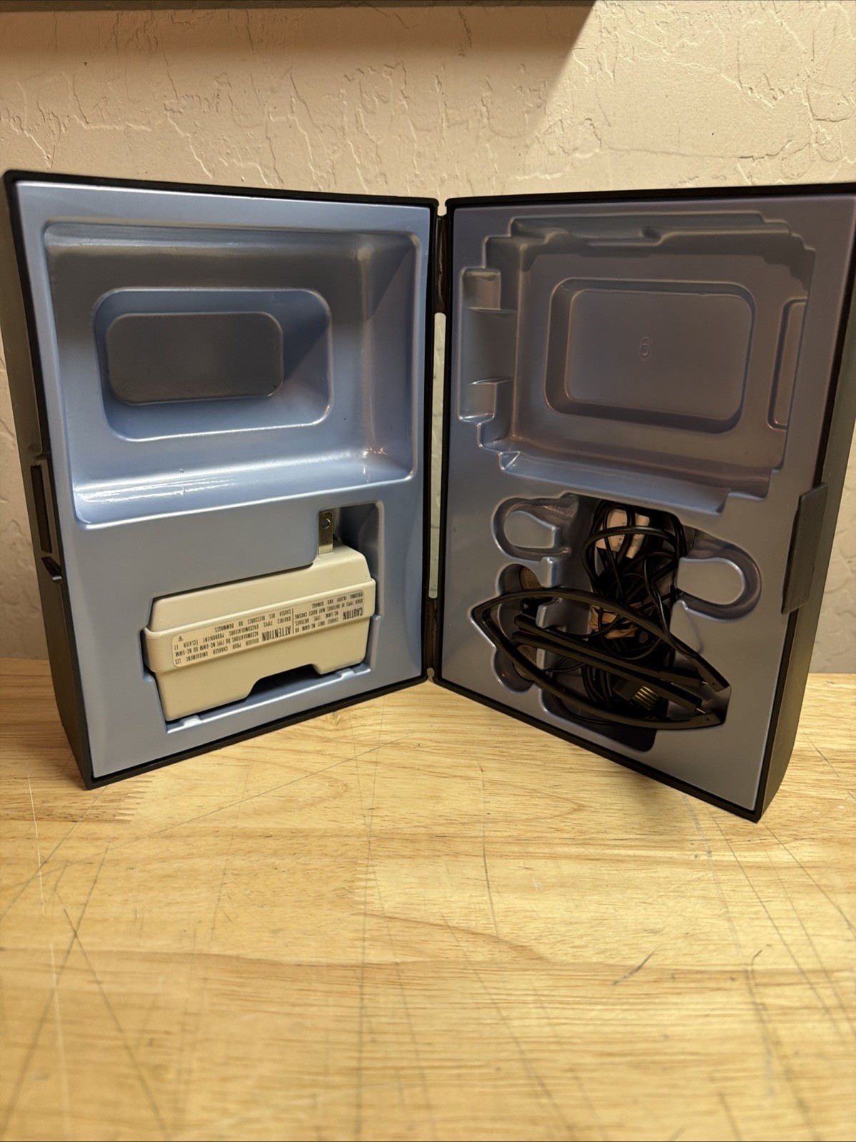 SONY WALKMAN MDR-A20 TURBO HEADPHONES W/ CHARGER AND WM-F702 HARD PLASTIC CASE