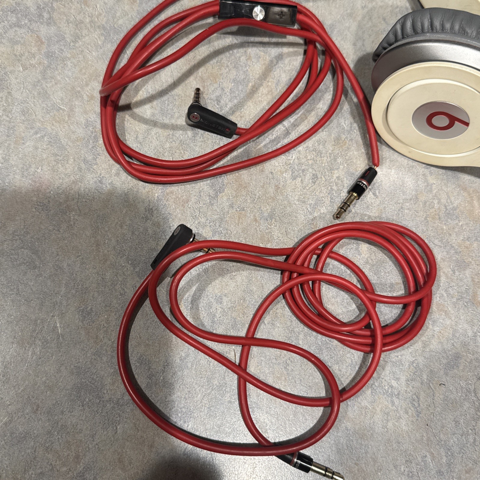 Beats Solo HD Red Headband Headphones Beats by Dr. Dre ( See Description)