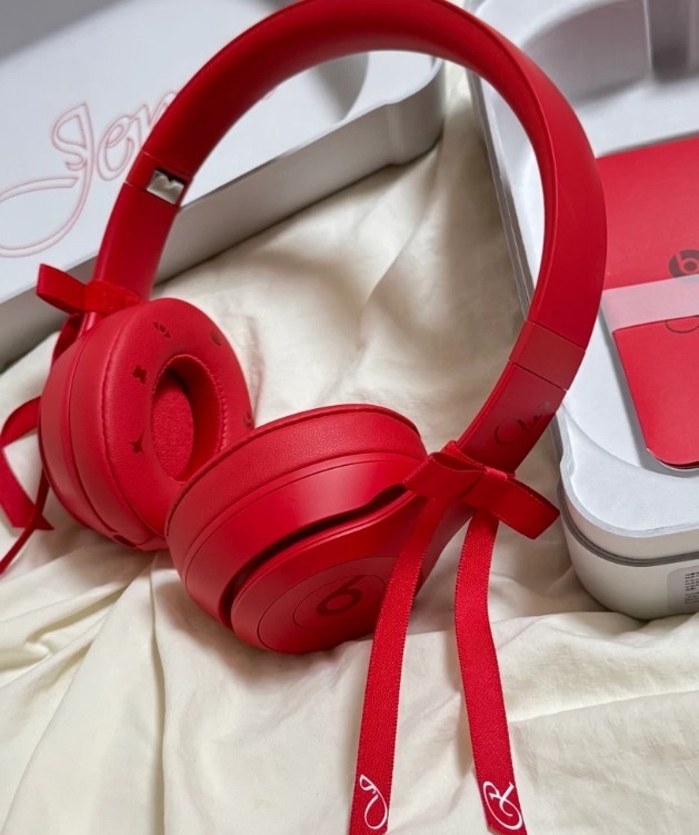 Beats Solo 4 Wireless On Ear Headphone Jennie Special Edition Ruby Red Korean