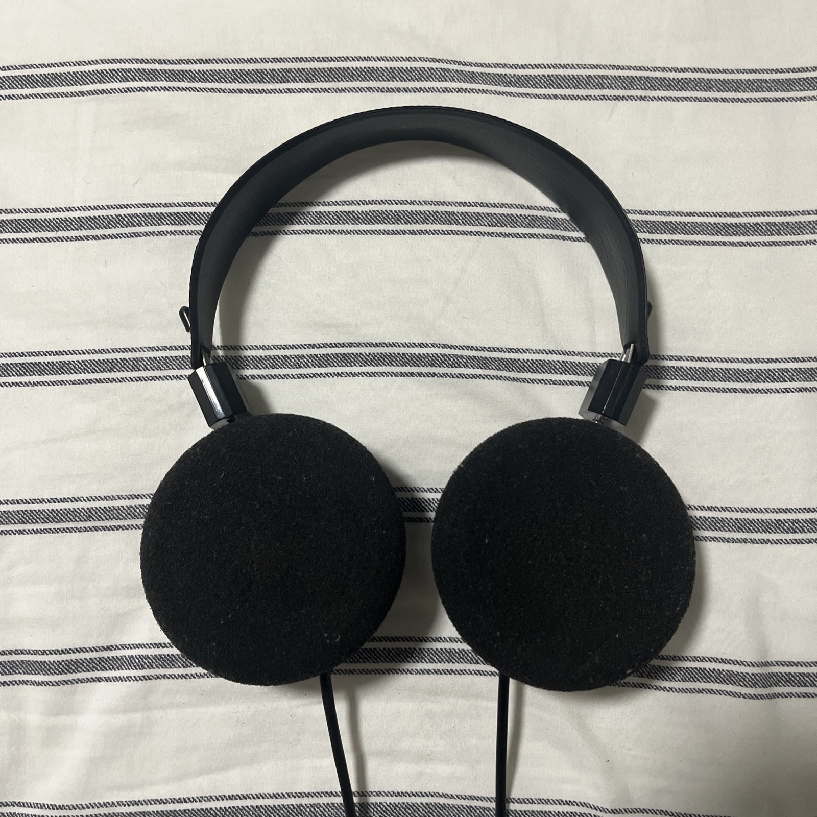 Grado SR80 On-Ear Wired Headphones – Black