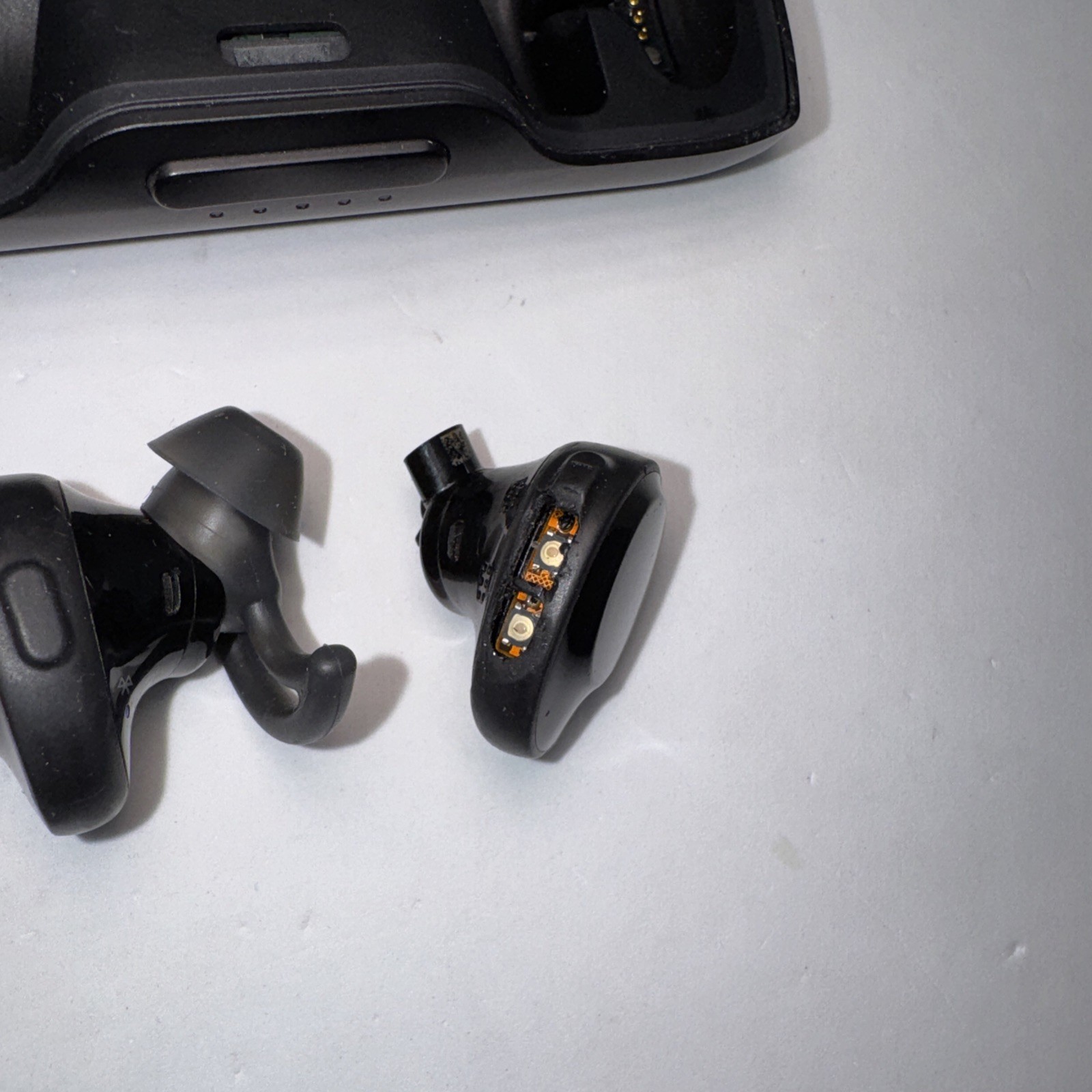 Bose SoundSport Free 423729 Wireless Headphones Bluetooth Earbuds Used (Read!