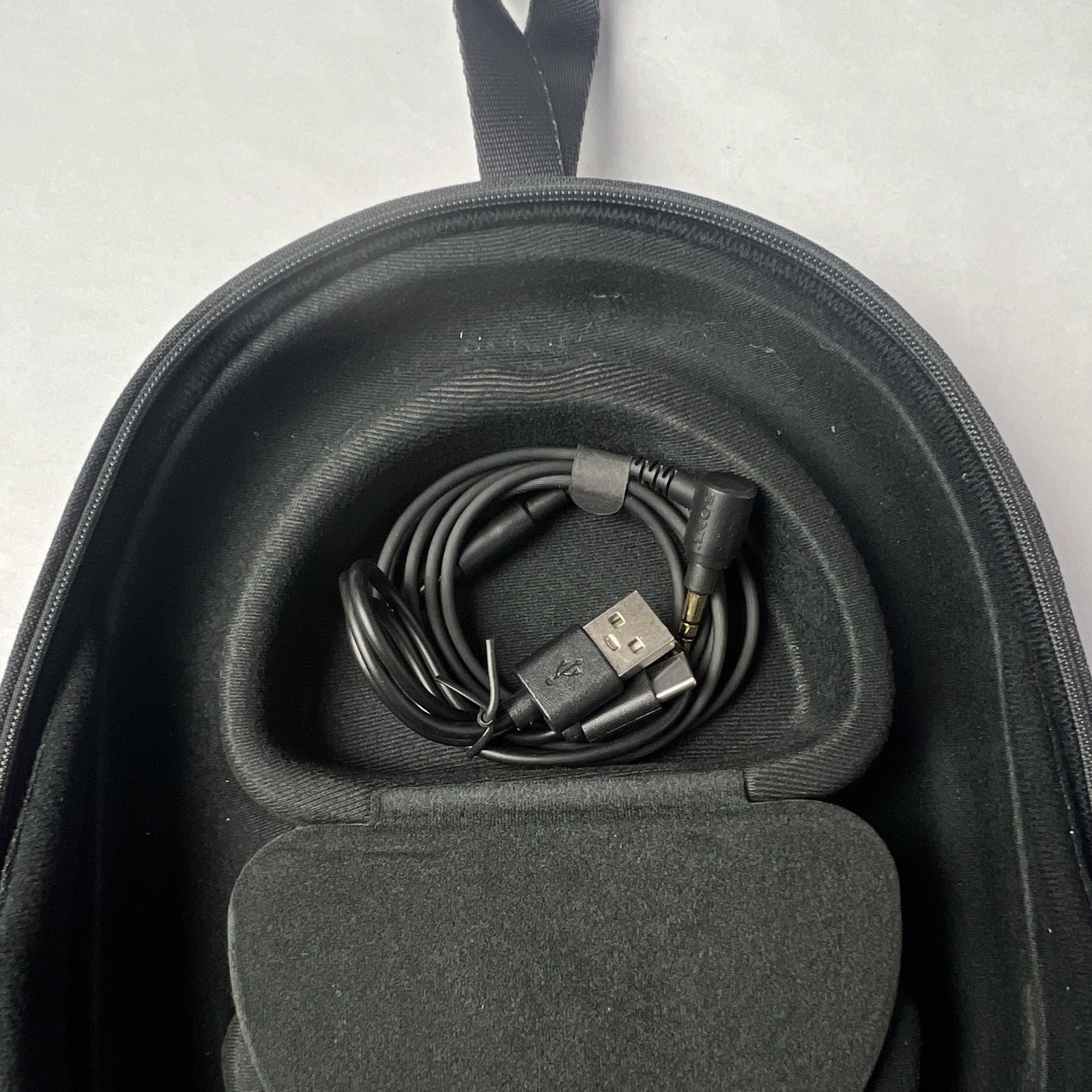 Sony WH-1000XM5 Black Over-Ear Bluetooth Headphones w/ Carrying Case