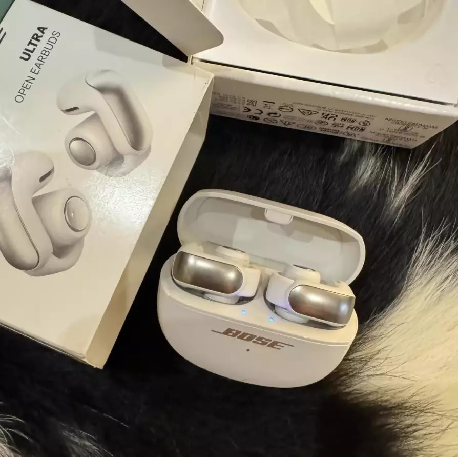 White Bose Ultra Open Ear Clip Earbuds | Brand New & Sealed Open-ear Comfort Fit