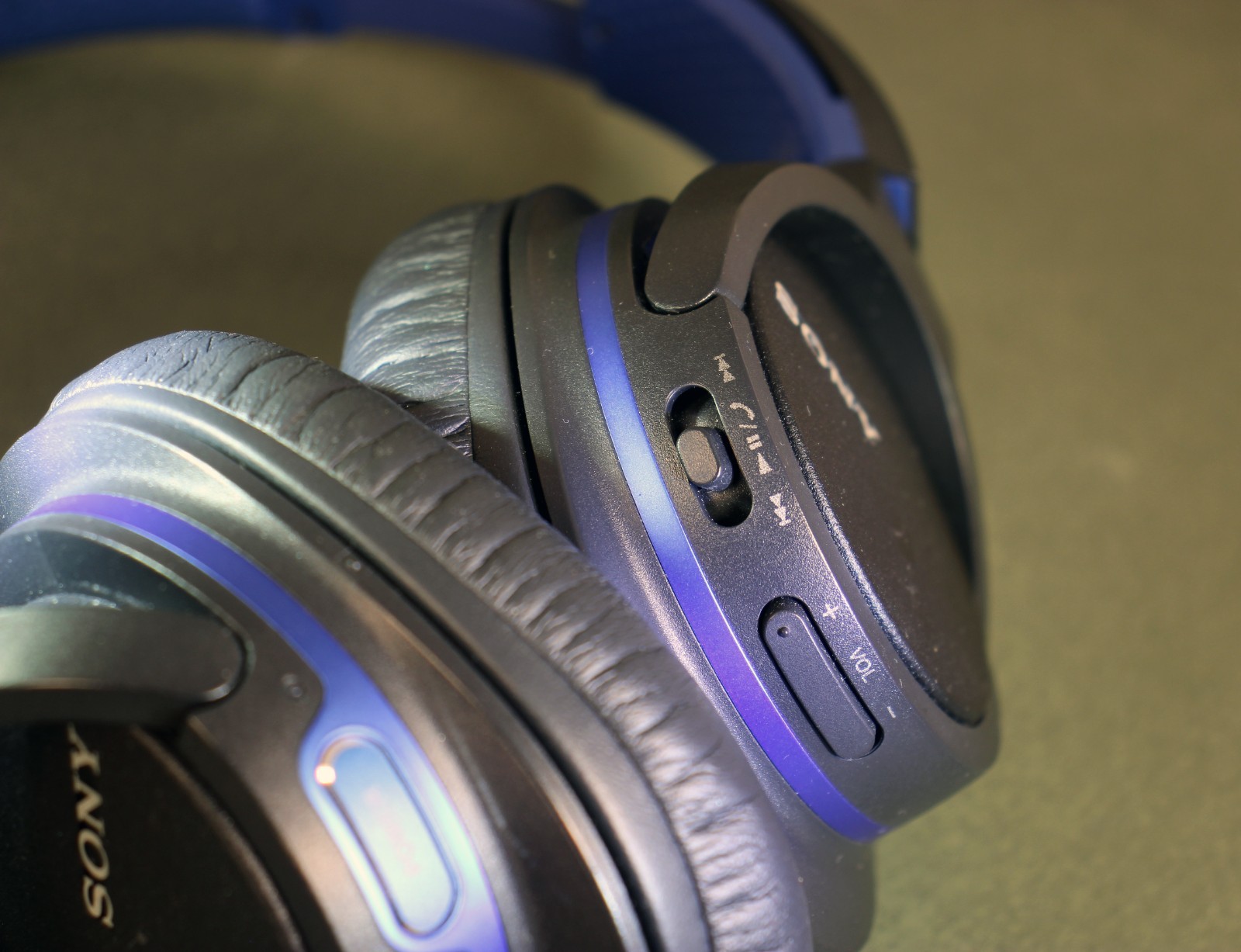 Sony Corporation Wireless Stereo Headset Blue MDR-ZX770BT