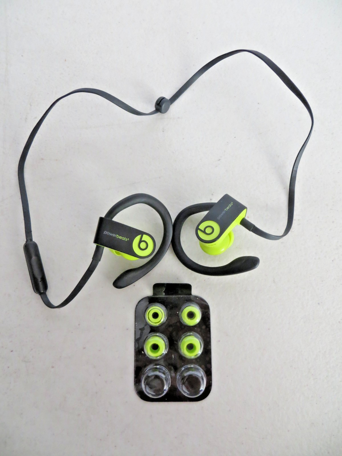 Beats Powerbeats3 Wireless In-Ear Bluetooth Headphones Black/Green – Tested