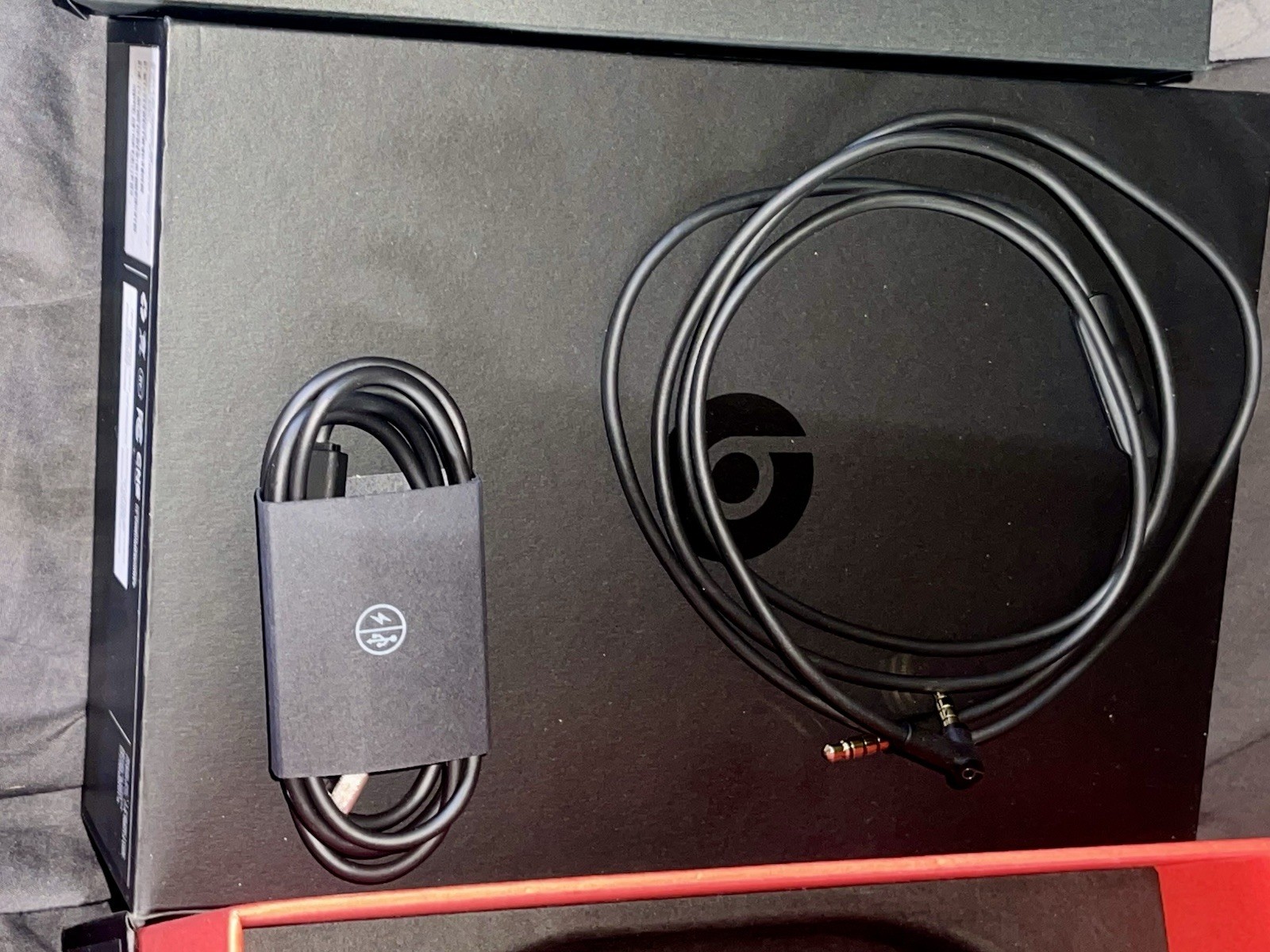 ?OUT OF STOCK ?ITEM Beats by Dre Studio V2 Wireless Titanium Gray