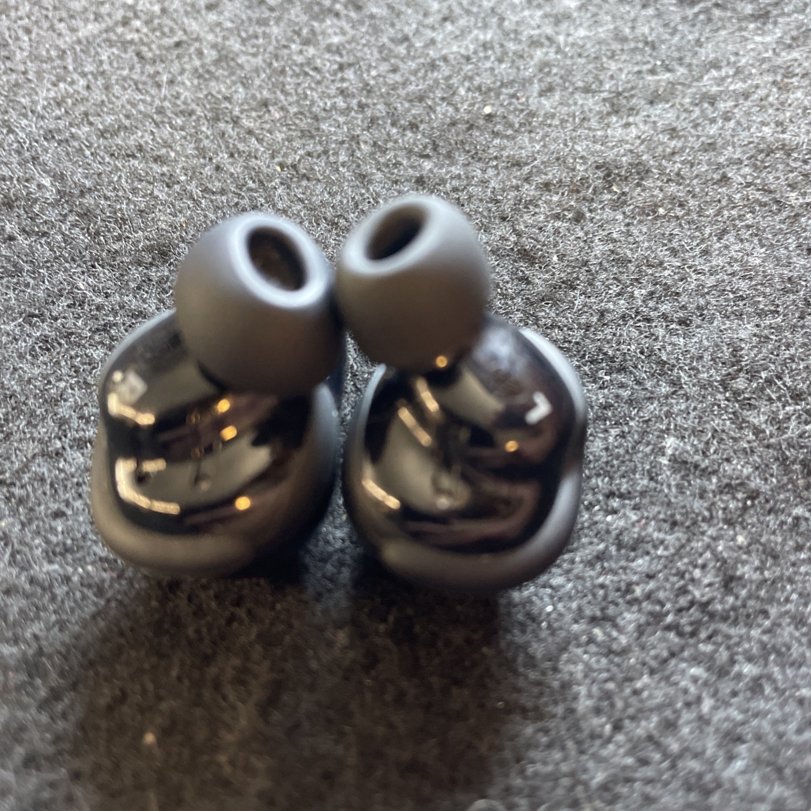 Bose QuietComfort Ultra Earbuds (2nd Gen) Black w/ Charger – Excellent