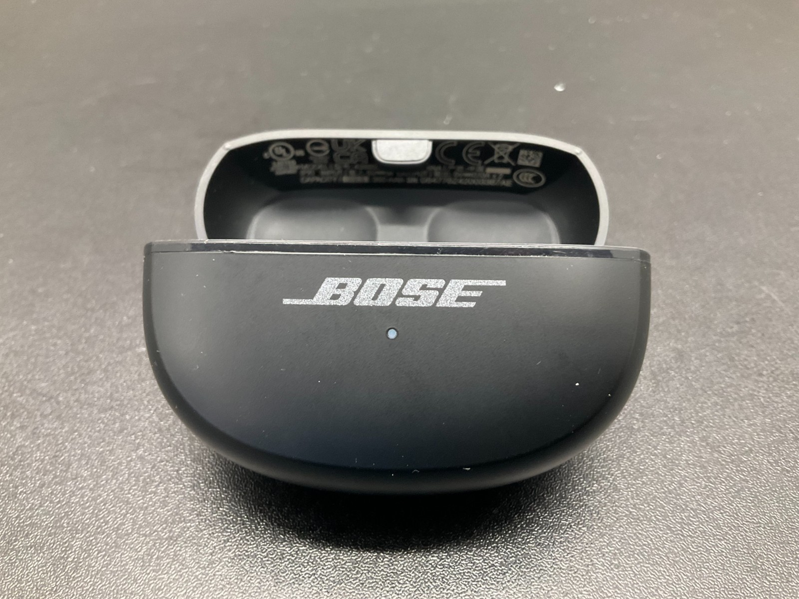 Bose Wireless In-Ear Earbuds Bluetooth Model 438926 Charging Case black
