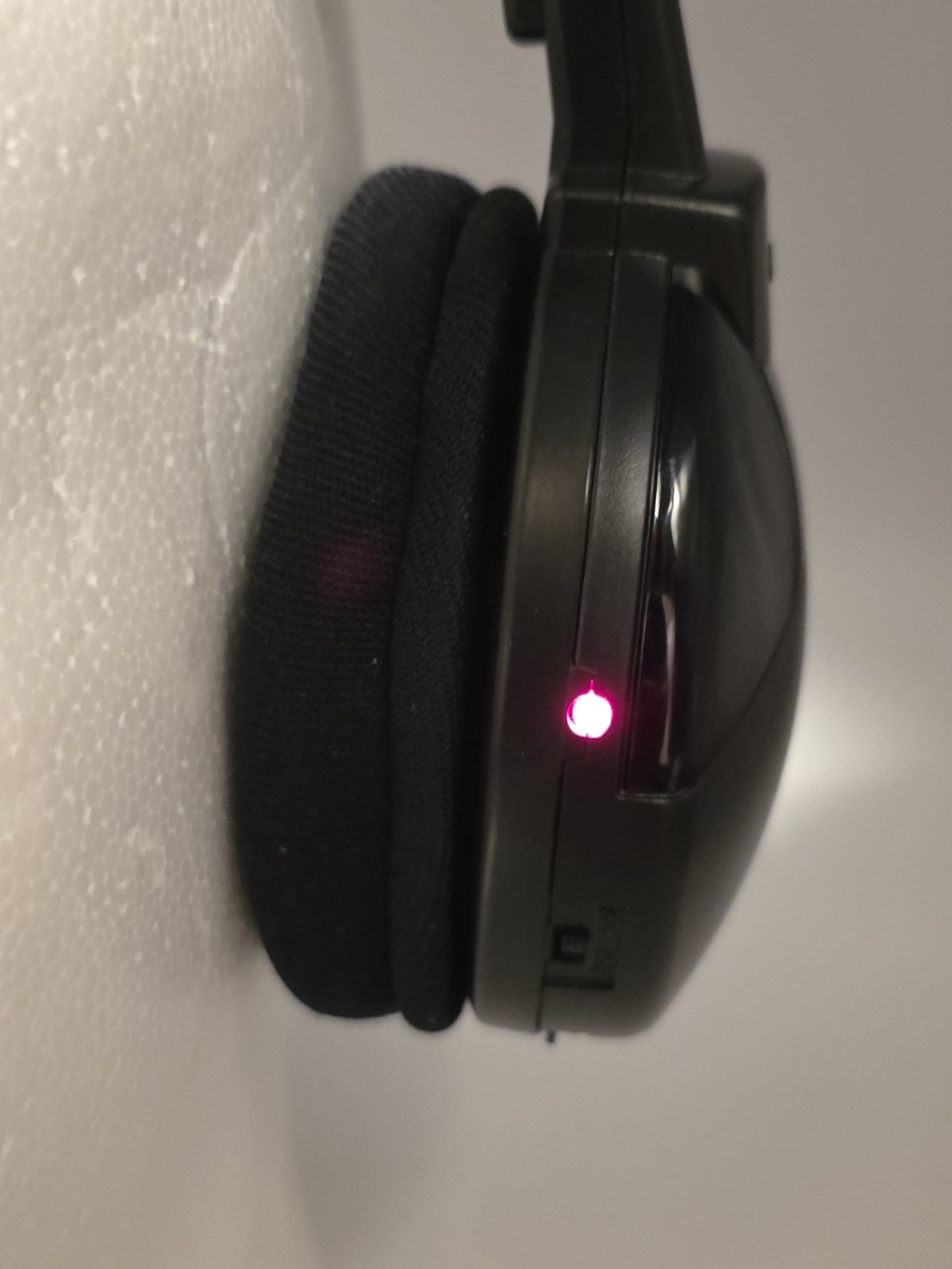 RCA Infrared Wireless Headphones WHR120RS Complete in Box Lightweight Adjustable