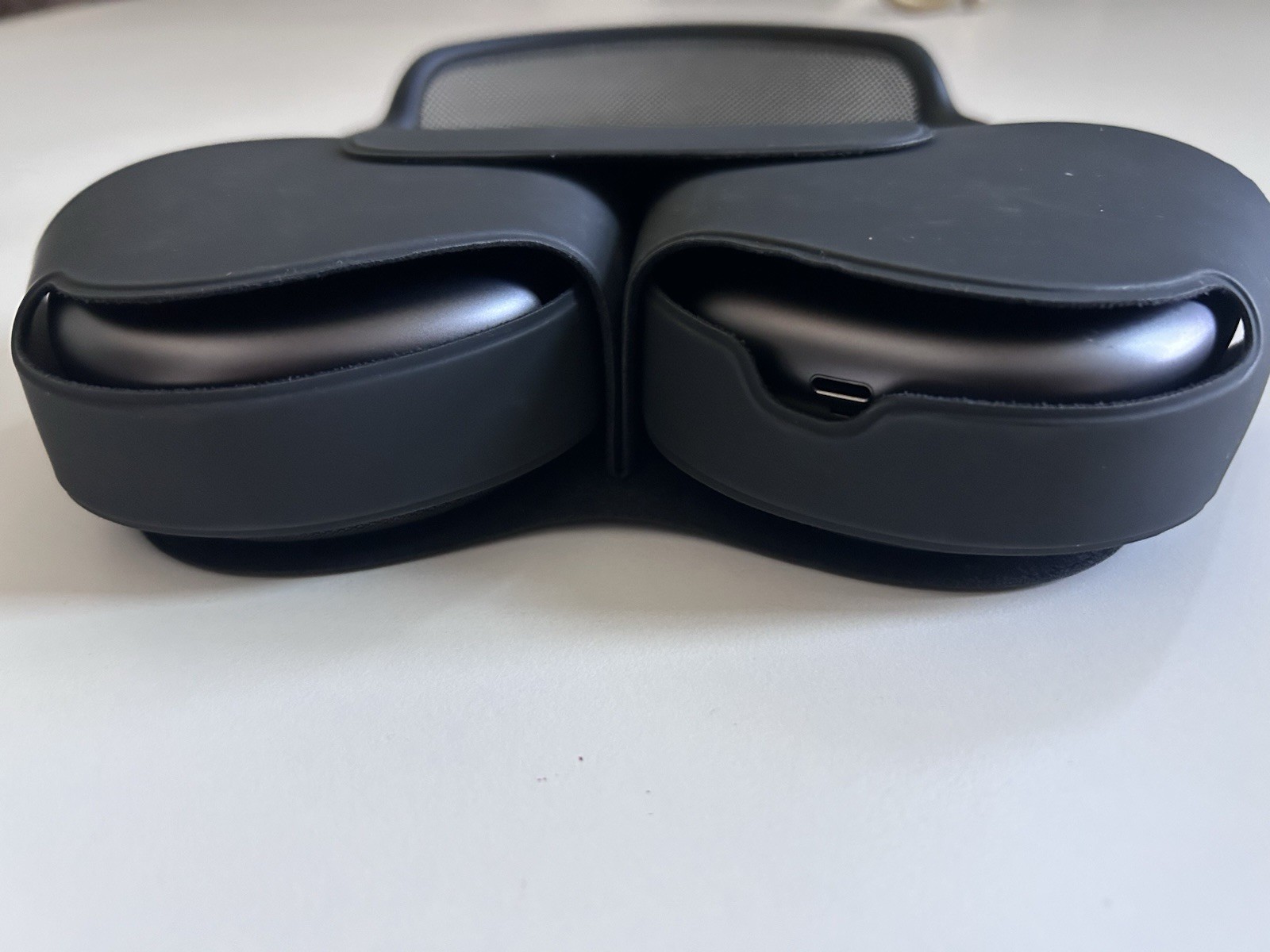 Apple AirPods Max Space Gray Over-Ear Wireless Headphones w/ Smart Case