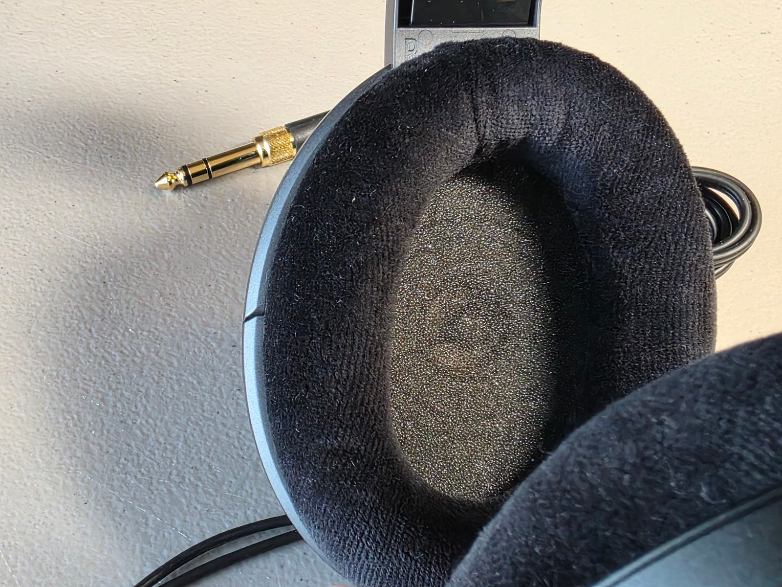 Sennheiser HD 600 Hi-Res Wired Headphones -Over Ear, Open Back, 1/4″ & 3.5mm