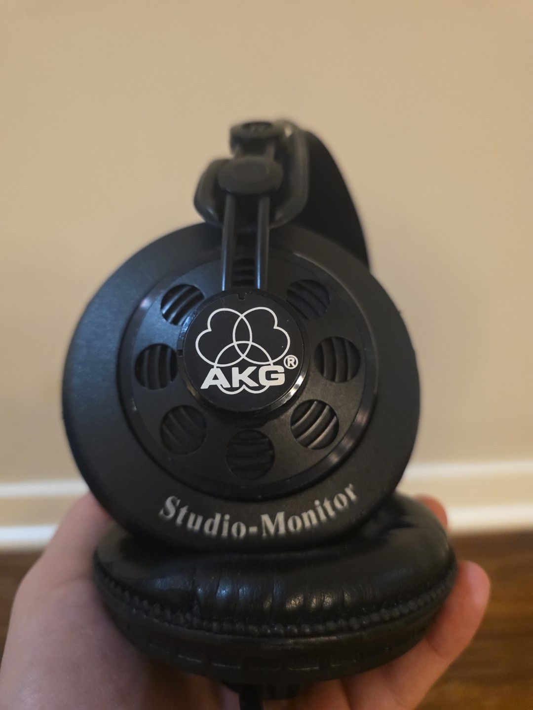 AKG STUDIO MONITOR HEADPHONES