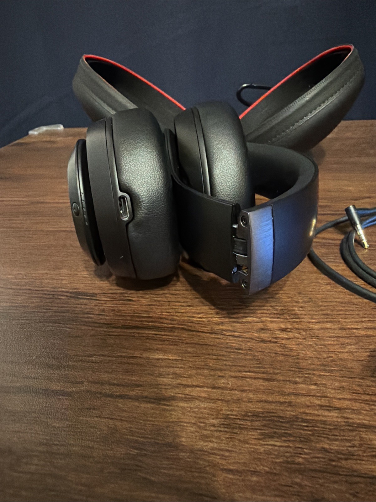 Black Beats Studio Pro (2023) w/ studio3 hard case (2017) & studio3 3.5mm cable