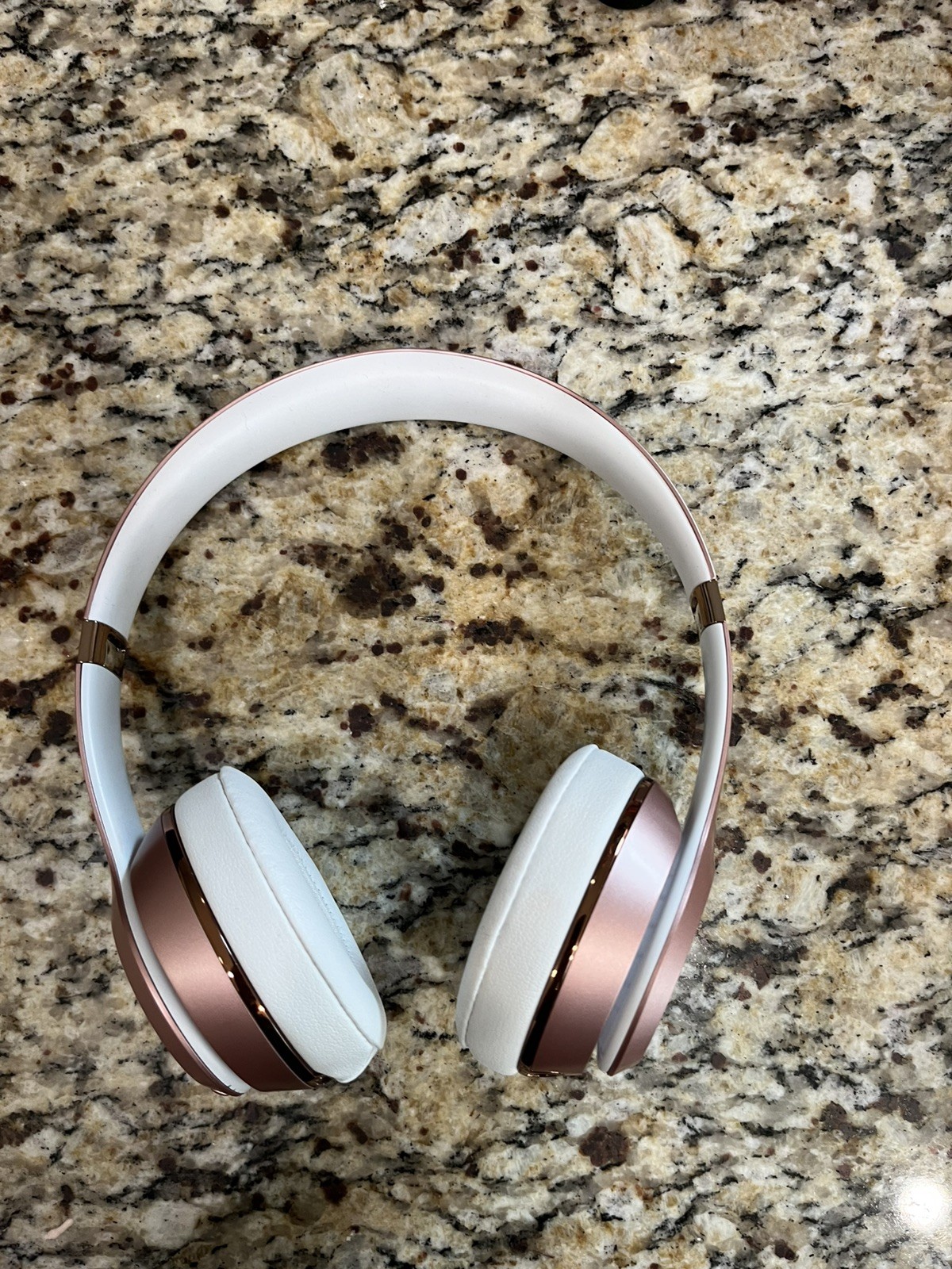 Beats by Dr. Dre Beats Solo3 Wireless On-Ear Headphones – Rose Gold