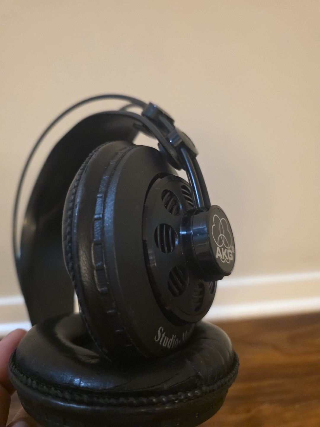 AKG STUDIO MONITOR HEADPHONES