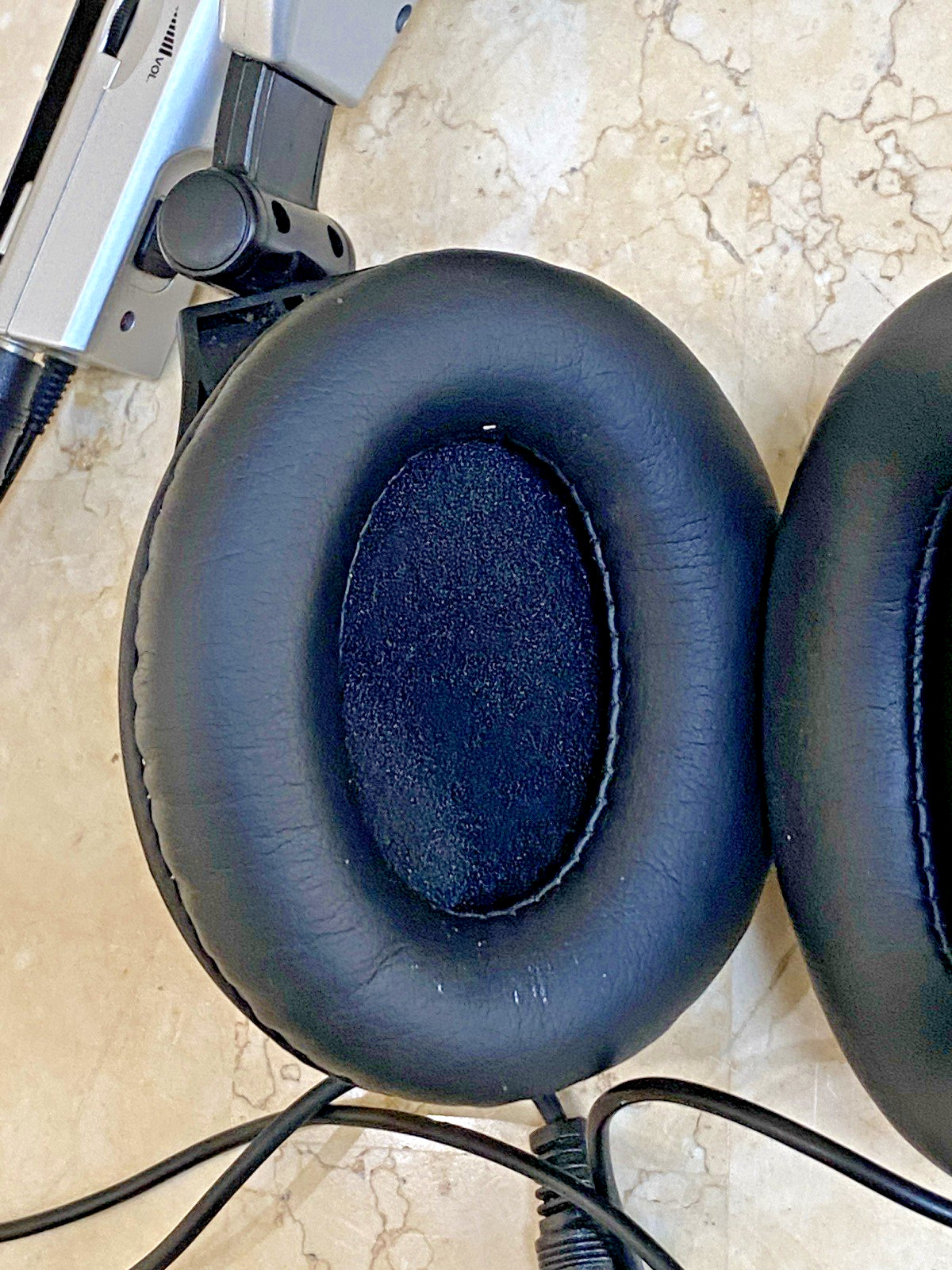 Altec Lansing AHS602i Retro Gaming Headset – Silver/Black – 2005