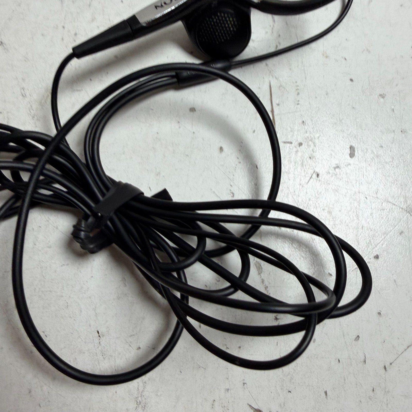 Sony MDR-J20 Silver/Black 3.5mm TRS Jack 16 Ohms Setereo Wired Sports Headphones