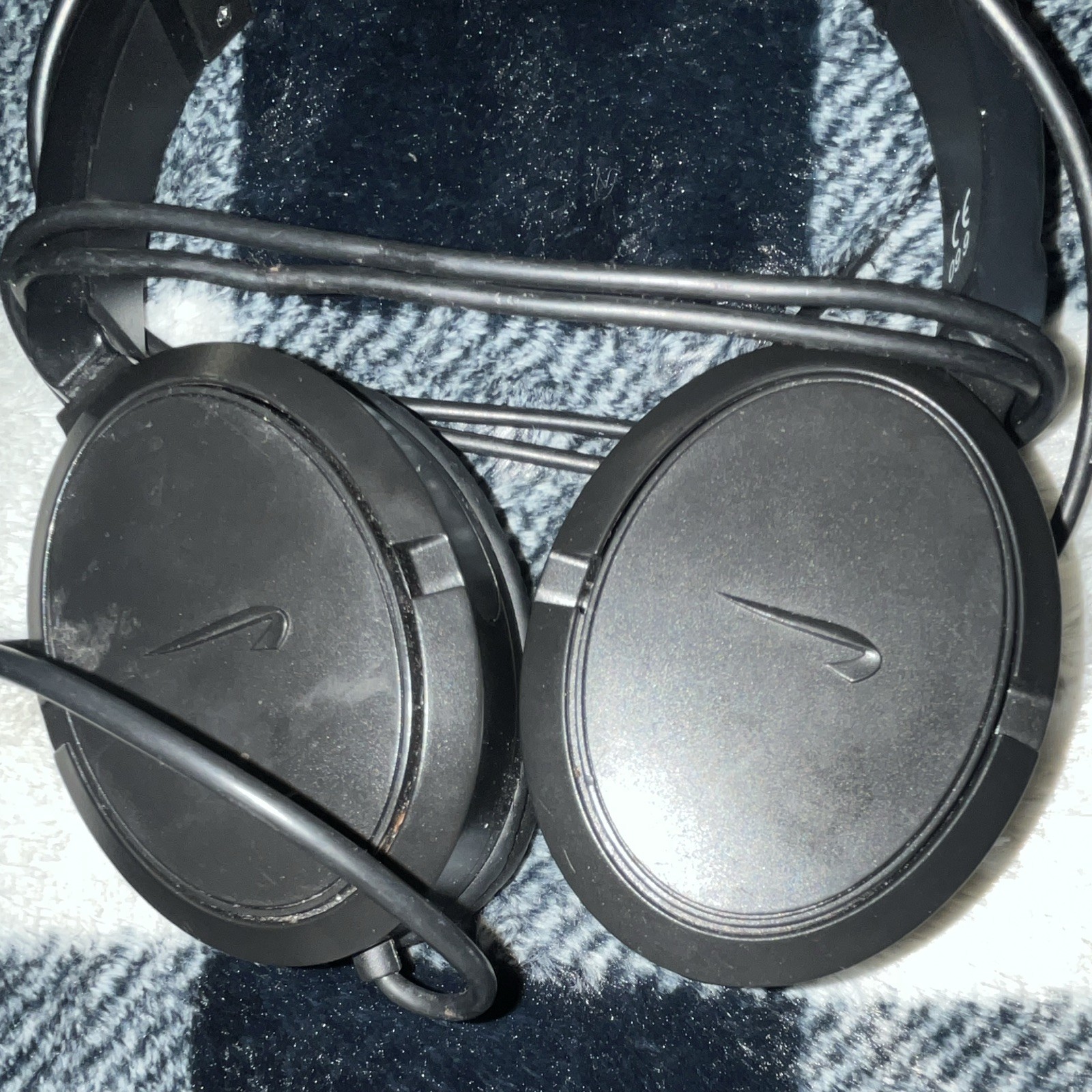 Black On-Ear Wired Headphones 3.5mm Jack Adjustable Headband 1.2m Cable Nike