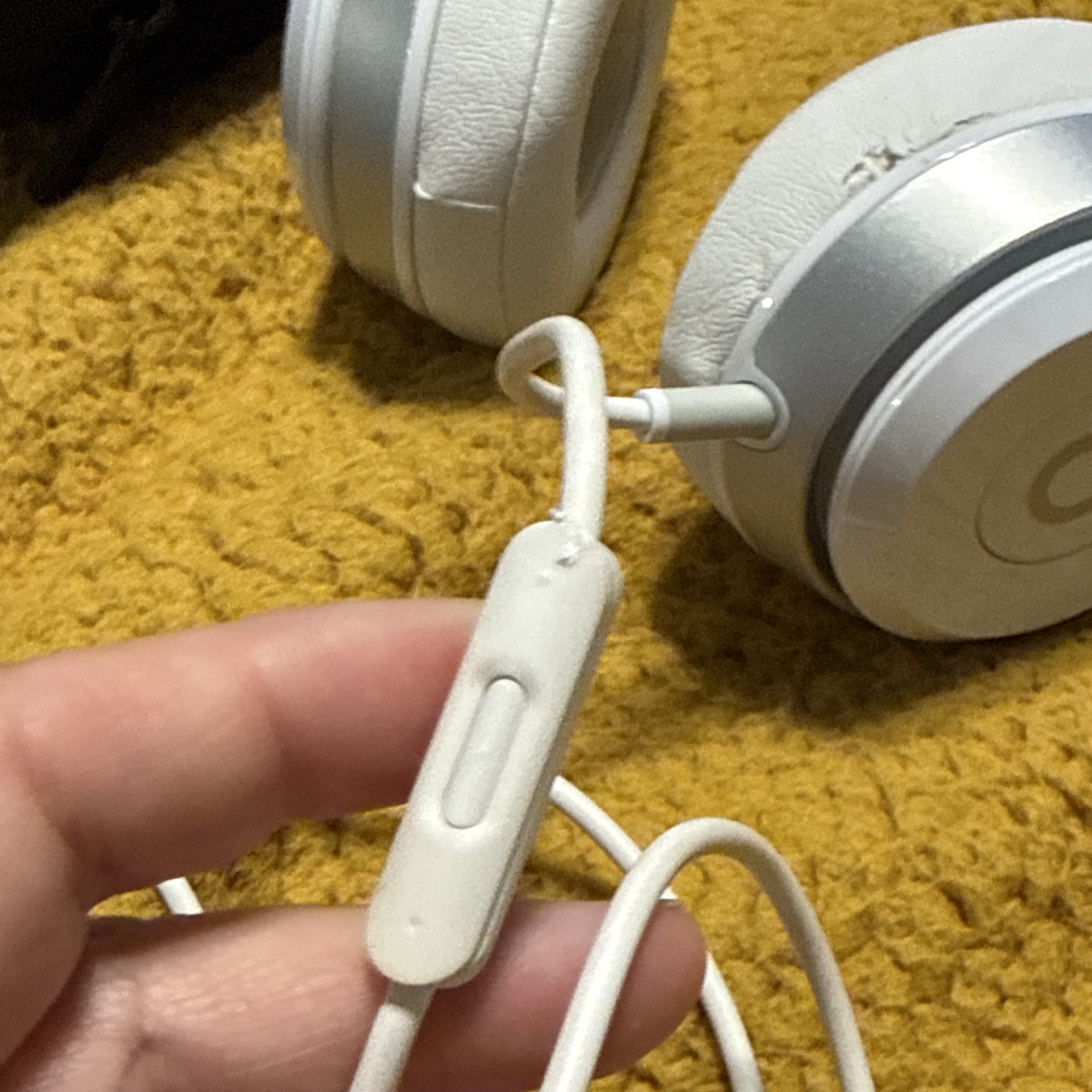 Beats by Dr. Dre Solo Wired On-Ear Headphones 3.5mm White/Silver w/Case