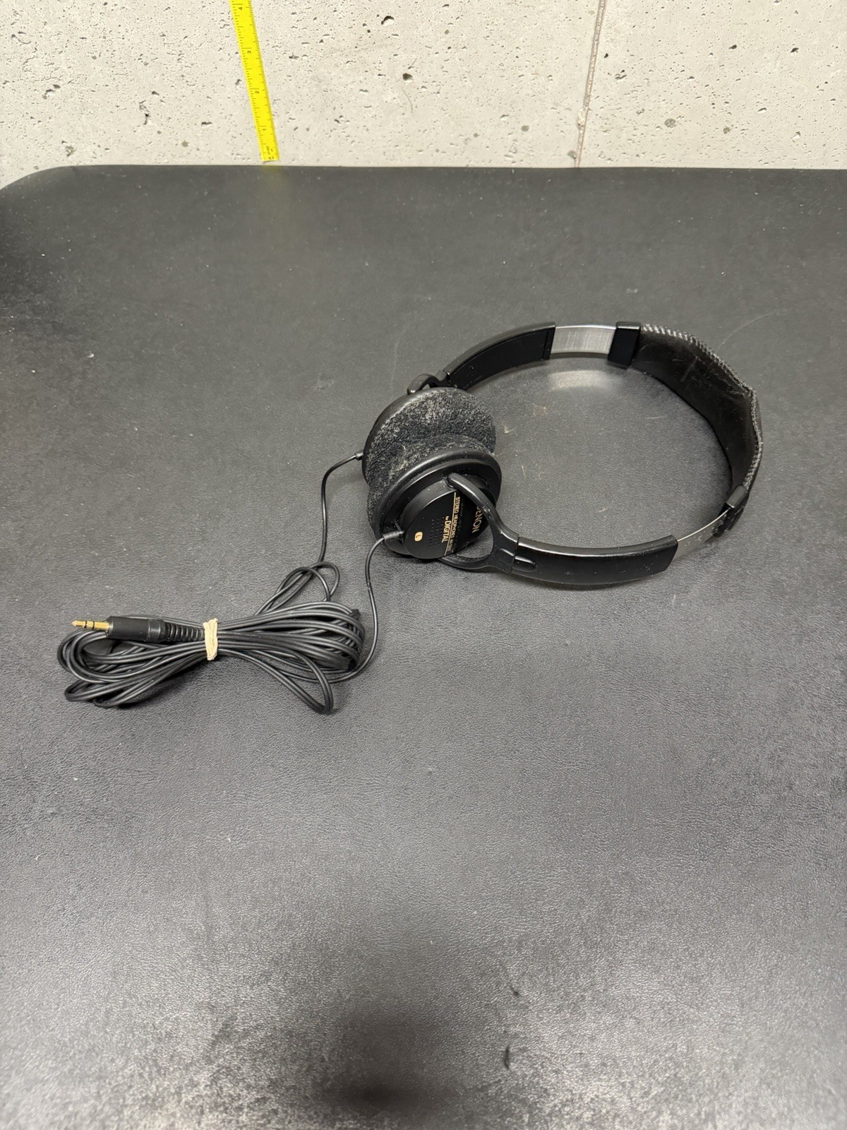 Vintage Denon AH-D210 Digital Stereo Headphones – wired – Tested Working RARE