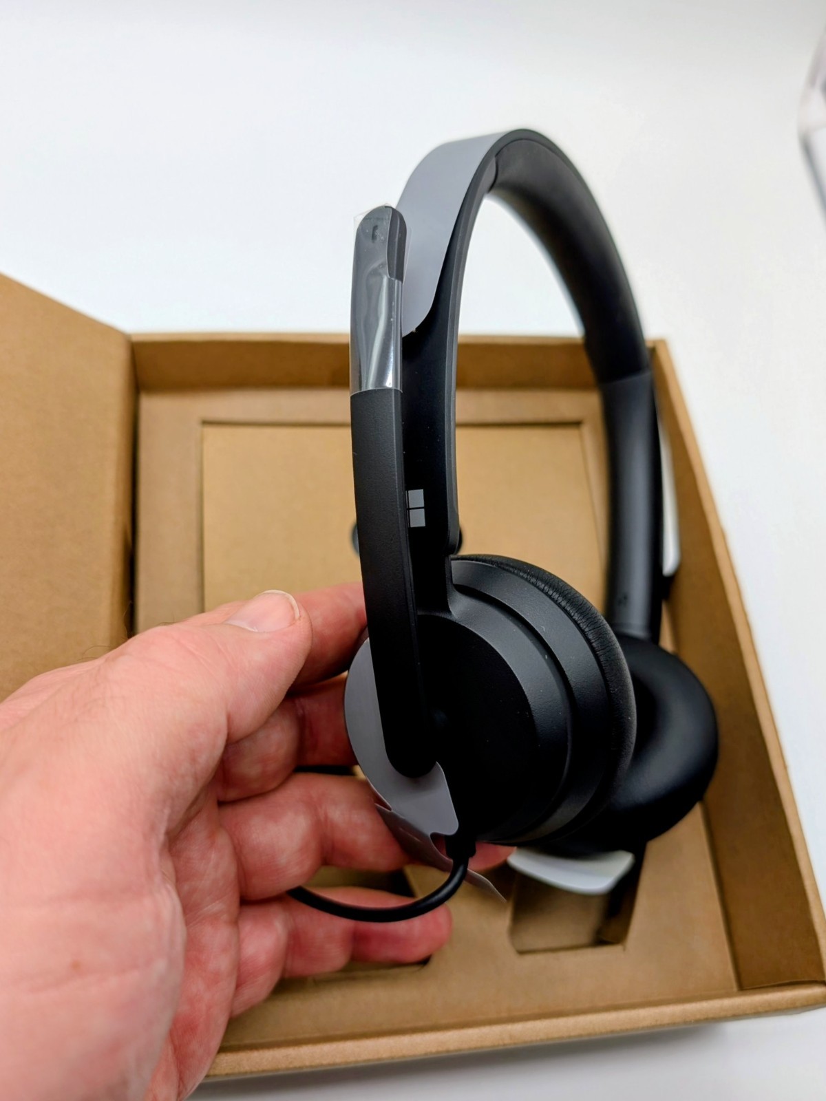 Microsoft 8JN-00001 Modern USB Headset – Stereo Wired On-ear Binaural Noise