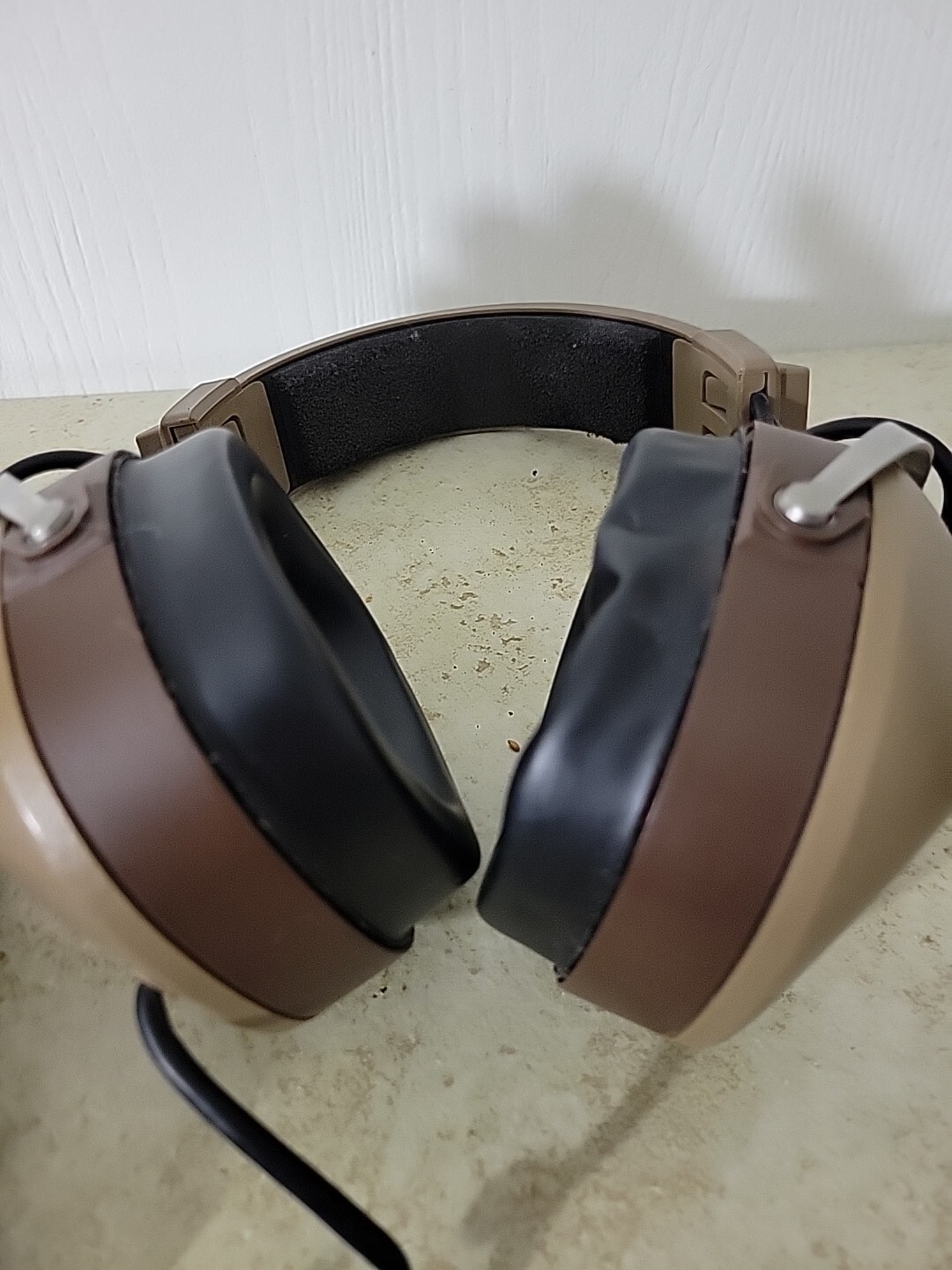 Realistic Pro 20 Over Ear Headphones W/Curly Cable Brown Vintage Radio Shack