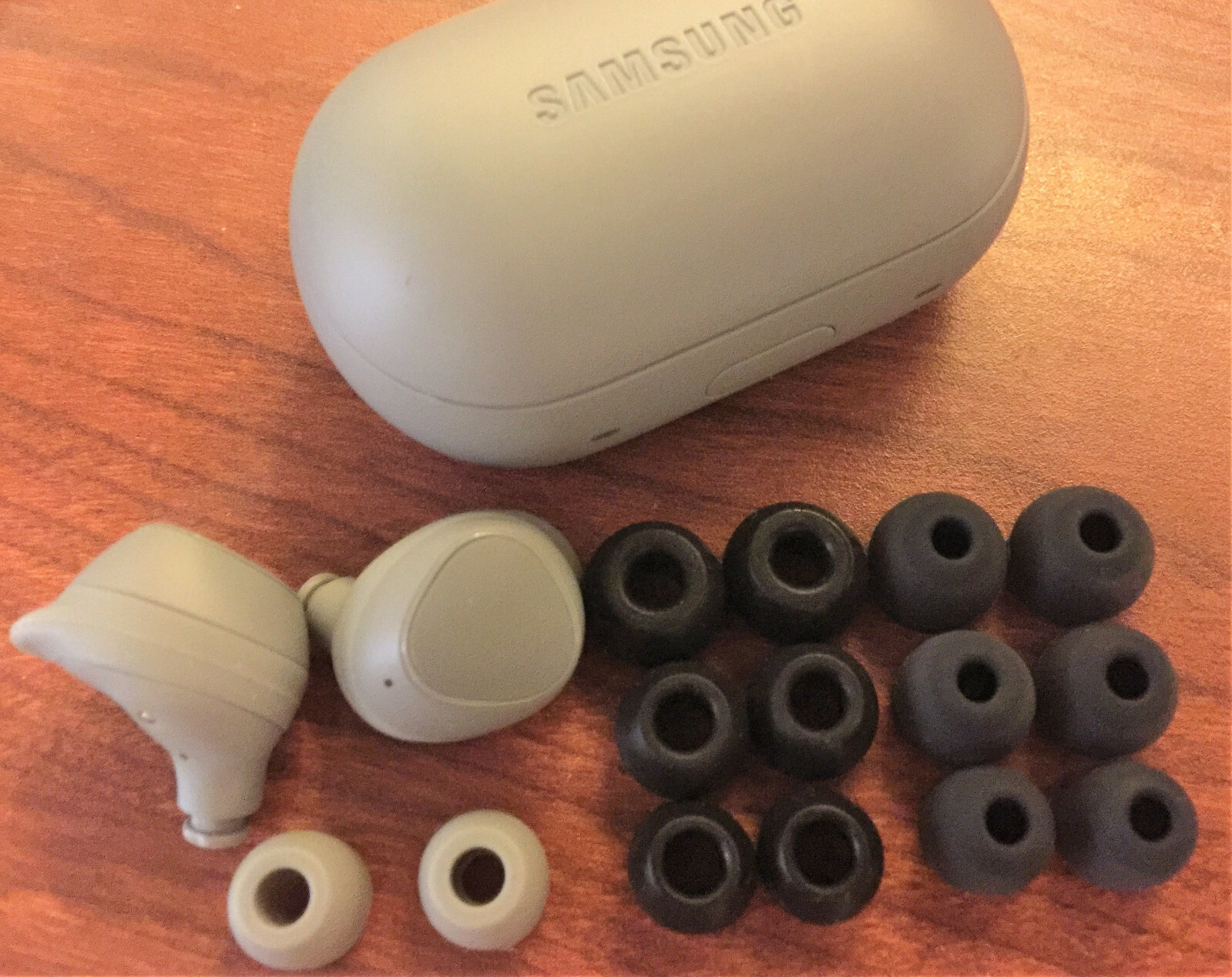 Samsung Gear Icon X IconX SM-R140 2018 Grey Wireless Headphones W/Memory Foam
