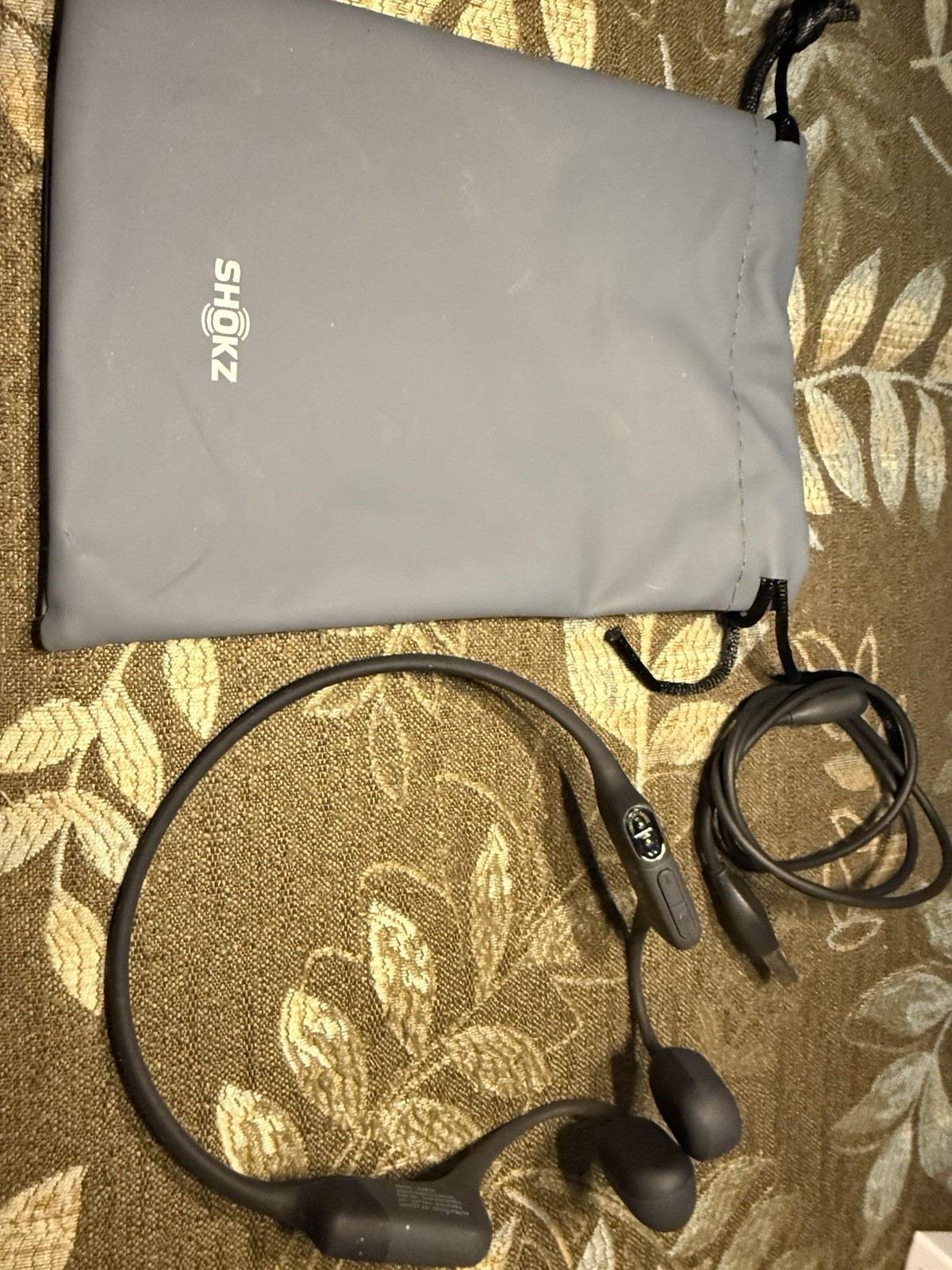 Women’s Aeropex Aftershokx Wireless Bone Conduction Headphones