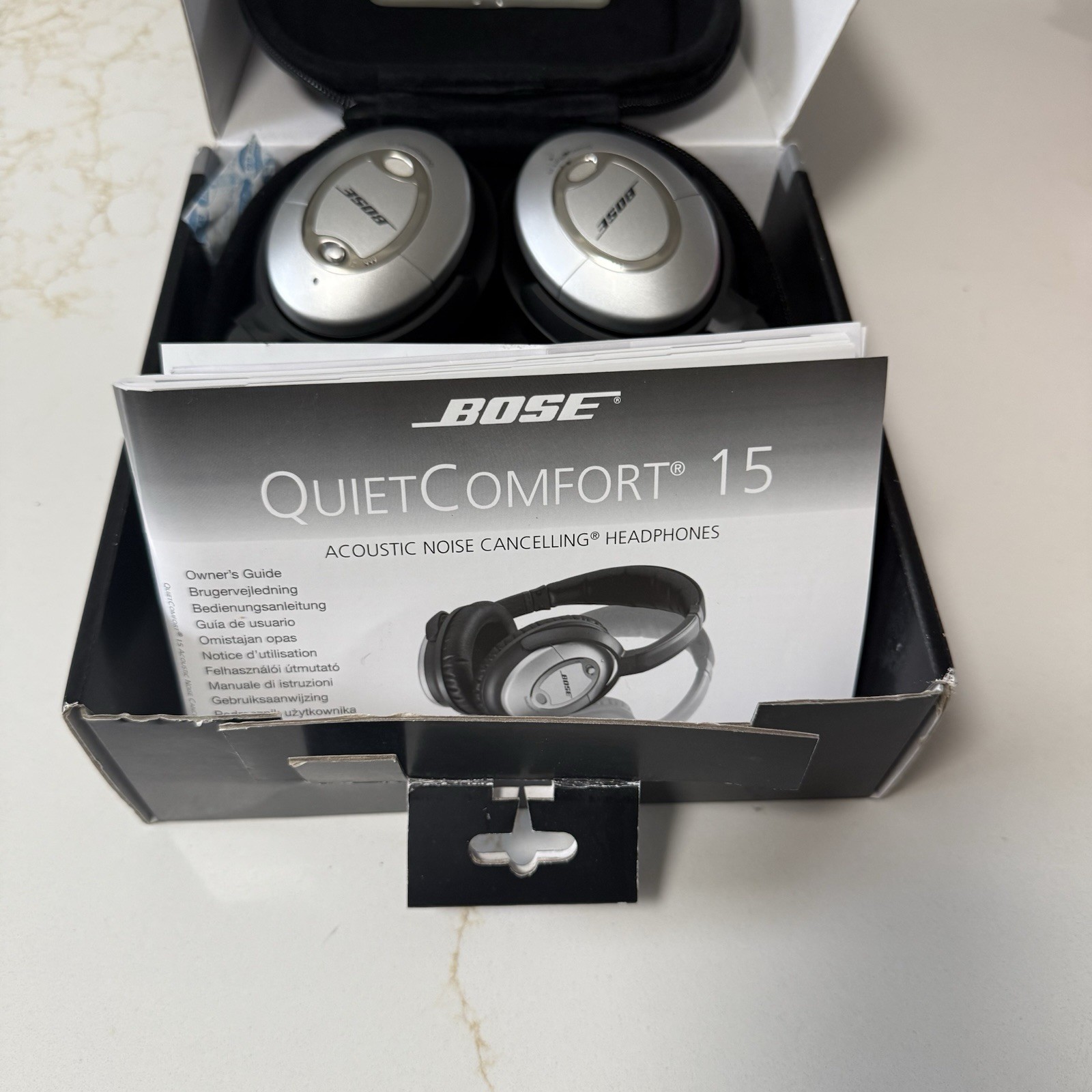 Bose QuietComfort 15 Headphones – Silver/Black with case Noise Canceling