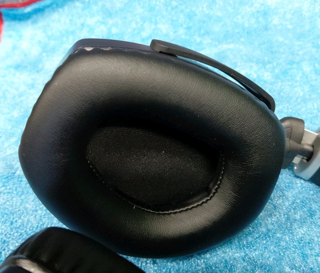 Sennheiser RS 195 RF Wireless Headphone System for TV Listening