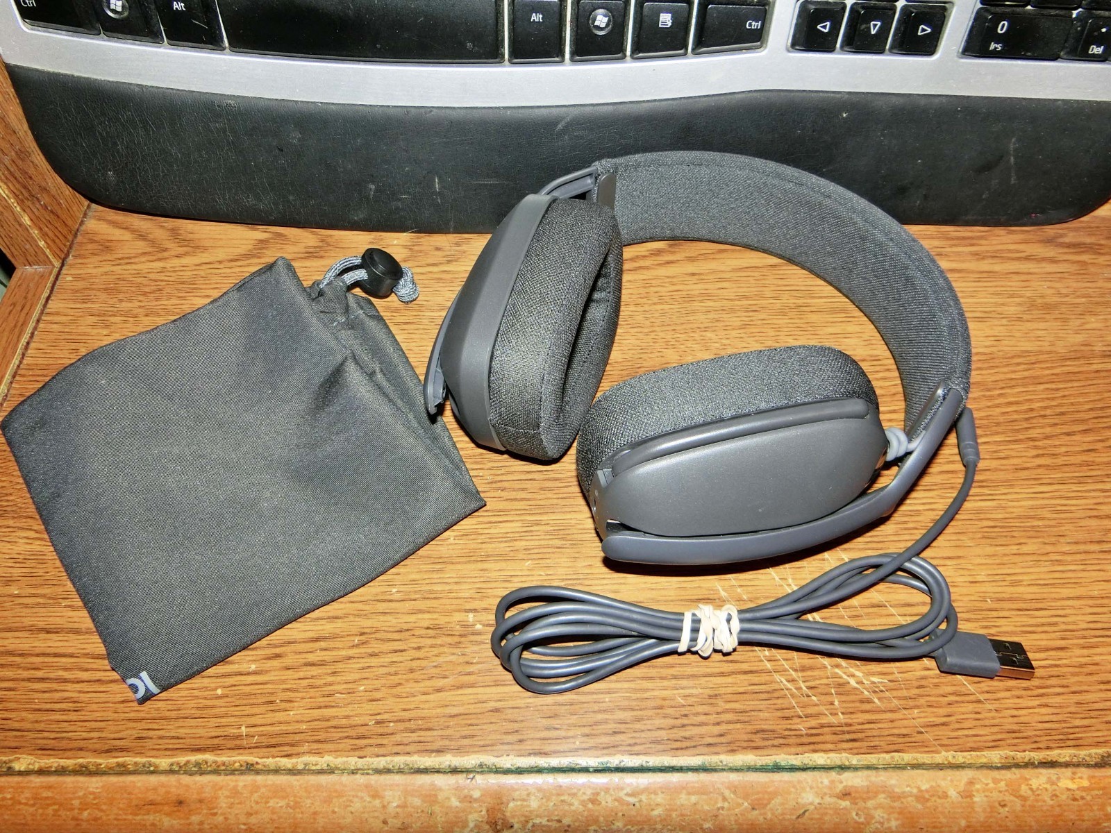 Logitech Zone Vibe 100 Lightweight Wireless Bluetooth Over Ear Headphones