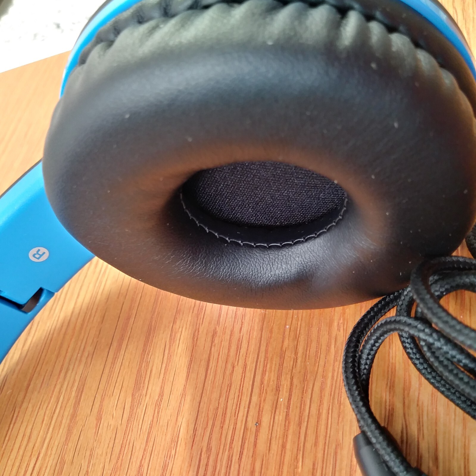 Ailihen Wired C8 Headphones In Line Microphone On-Ear Volume Control Collapsible