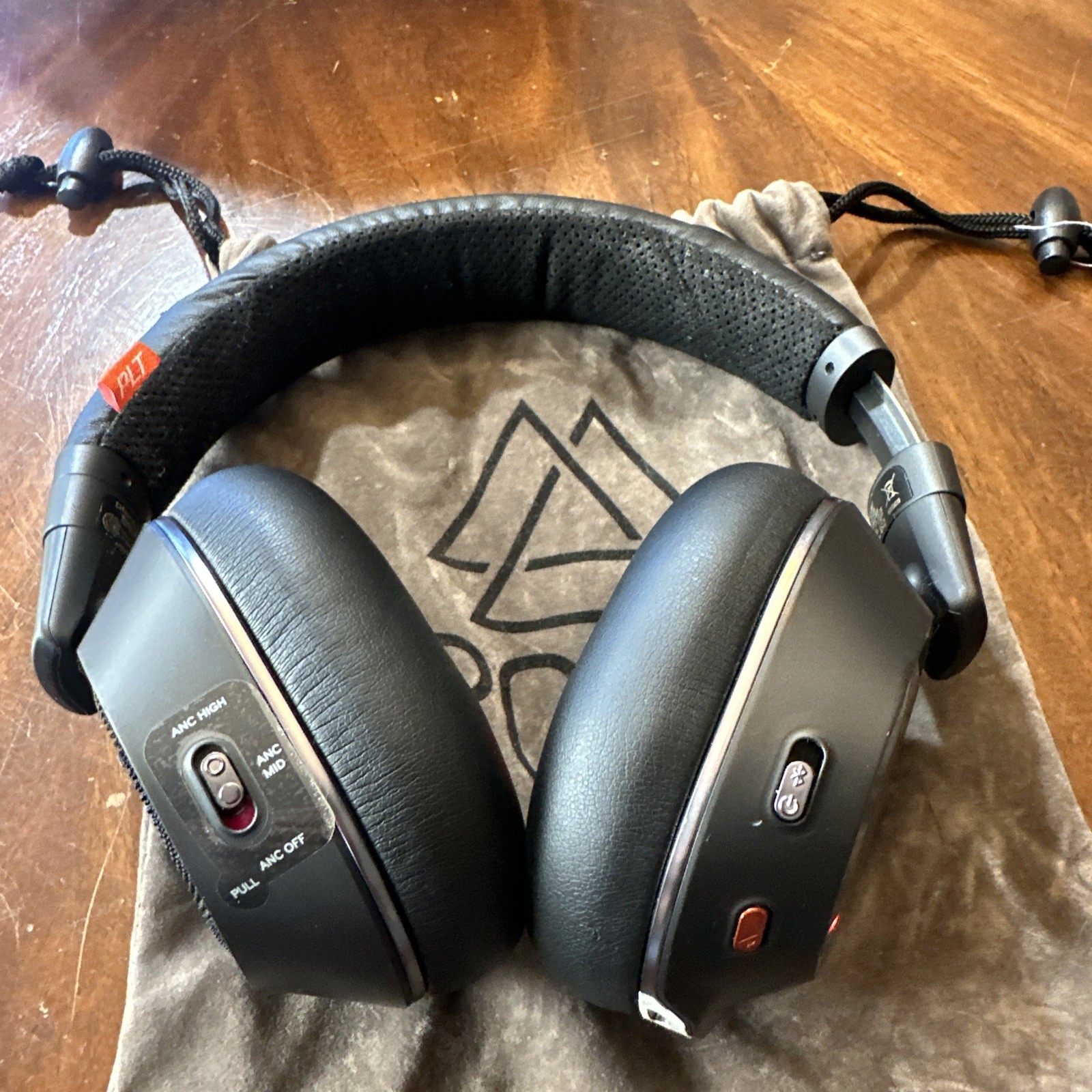 Plantronics B8200 Noise Cancelling Wireless Headphones + Bluetooth