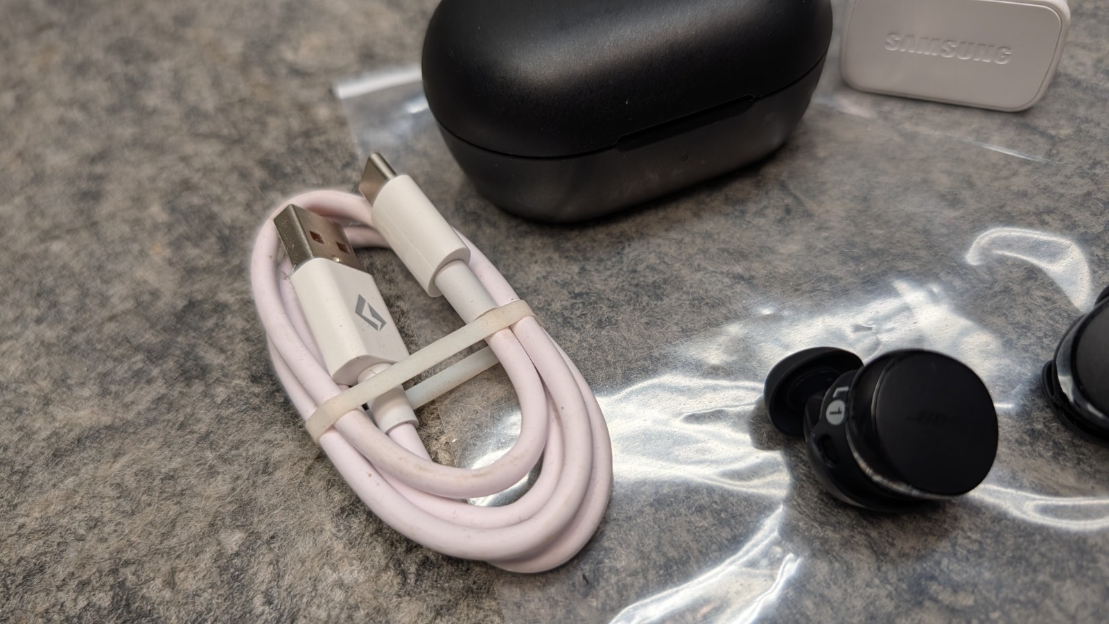 Bose QuietComfort Earbuds Black Bluetooth Wireless Built-In Mic USB-C Case