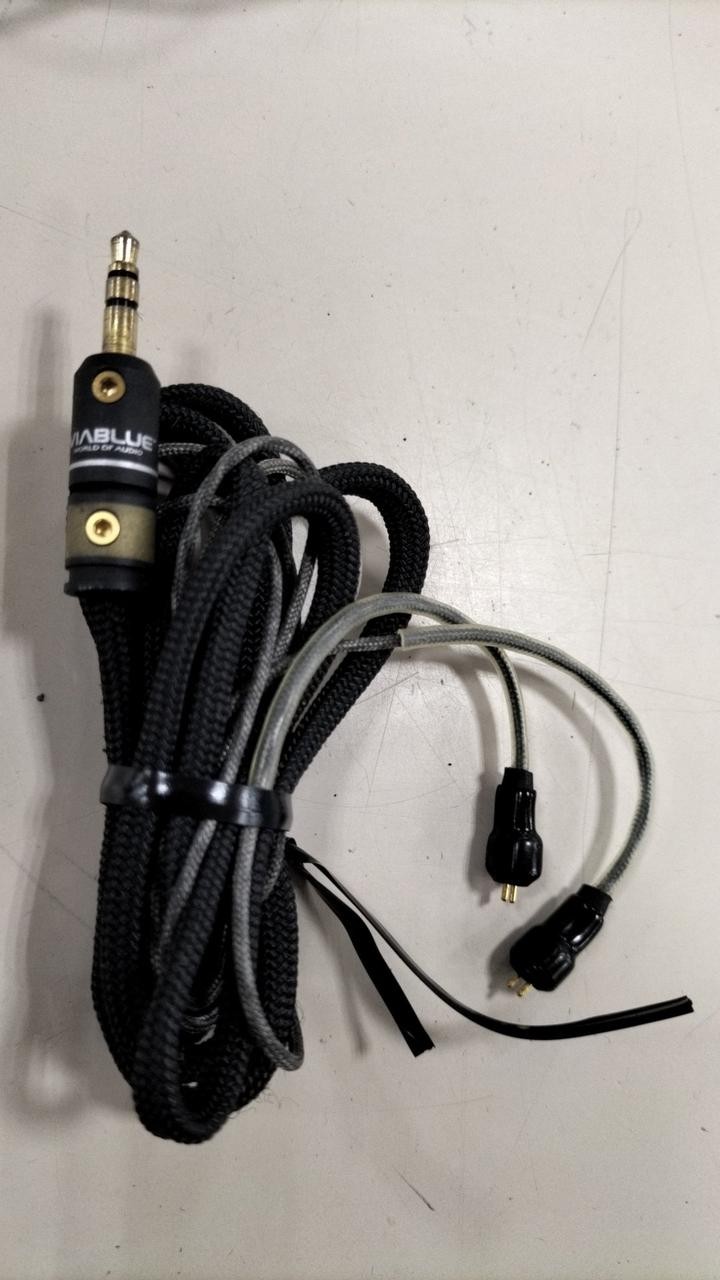 Ultimate Ears TripleFi 10 In-Ear Earphones Black 20Hz–20kHz 32Ω 117dB