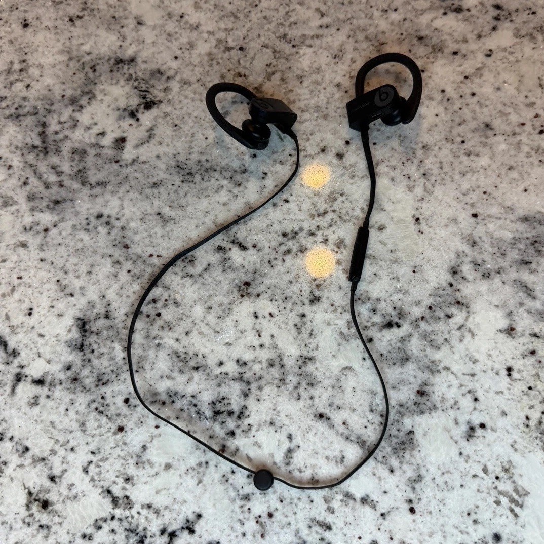 Beats Powerbeats3 Wireless A1747 Black Bluetooth Earphones Tested