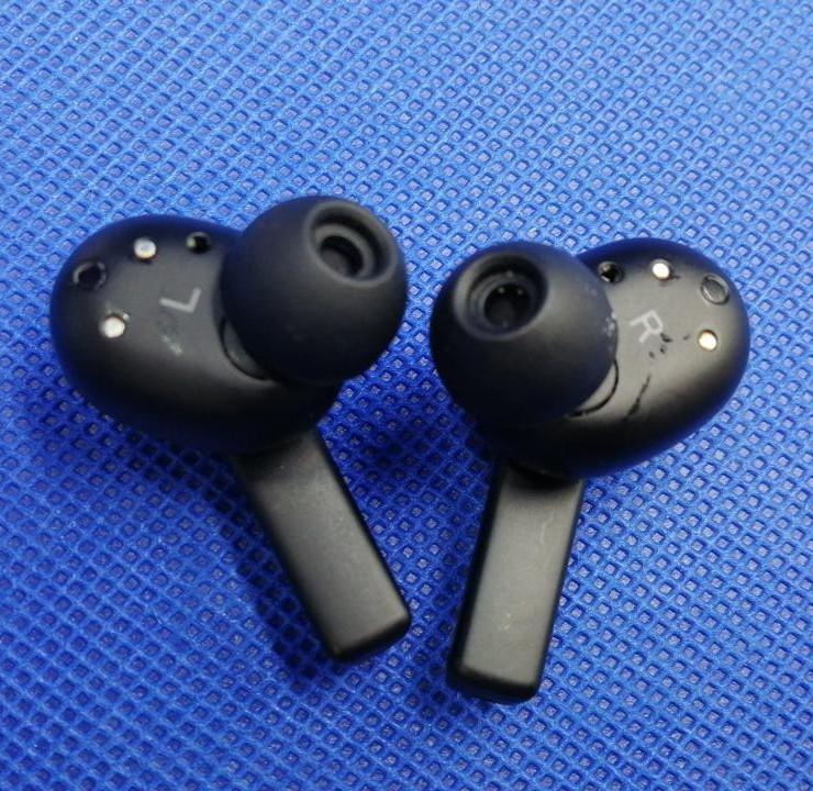 Bang and Olufsen Beoplay EX Ferrari Edition Wireless Earbuds Bluetooth ANC Case