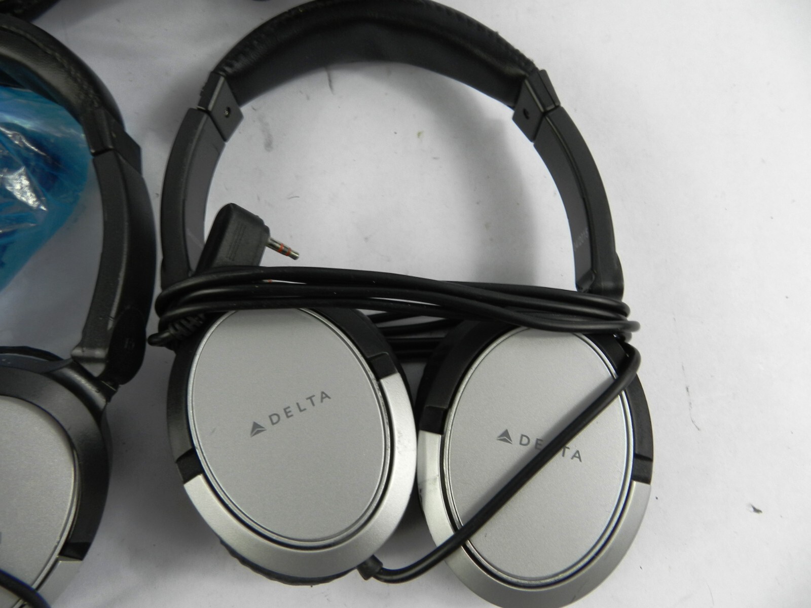 LOT (6) Delta United Airlines Headphones 044207466 Over-Ear Silver Black B141