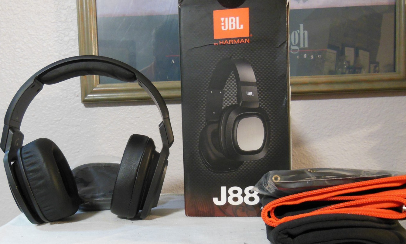 JBL BY HARMAN J88 JBL PURE BASS