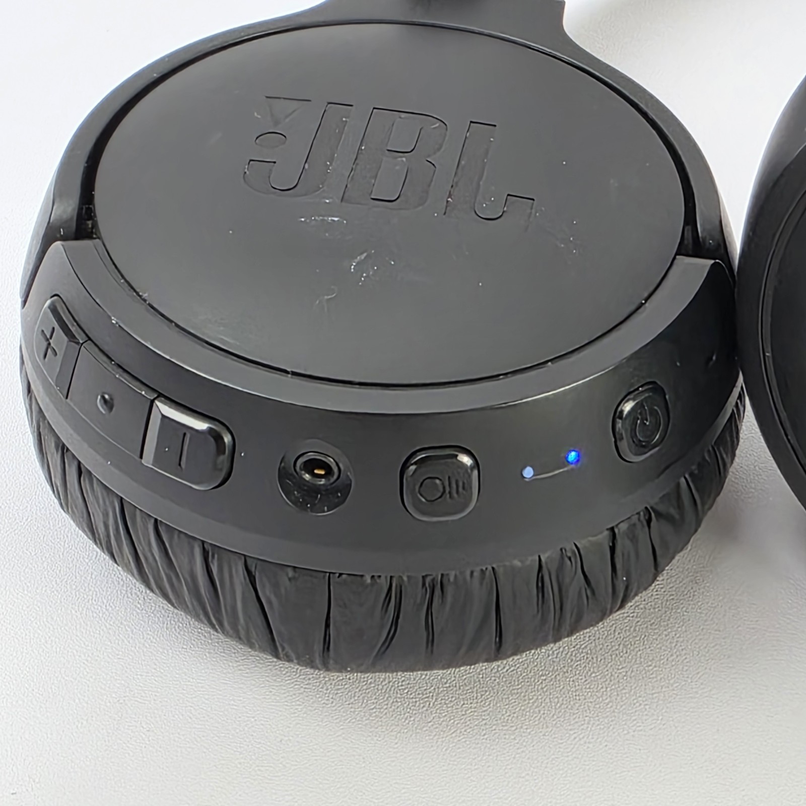 JBL Tune 670NC Black Adaptive Noise Cancelling Wireless On-Ear Headphones Tested