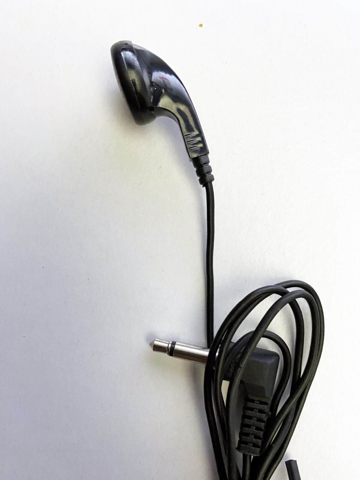 Lot of 25 Black 3.5mm MONO Earbuds