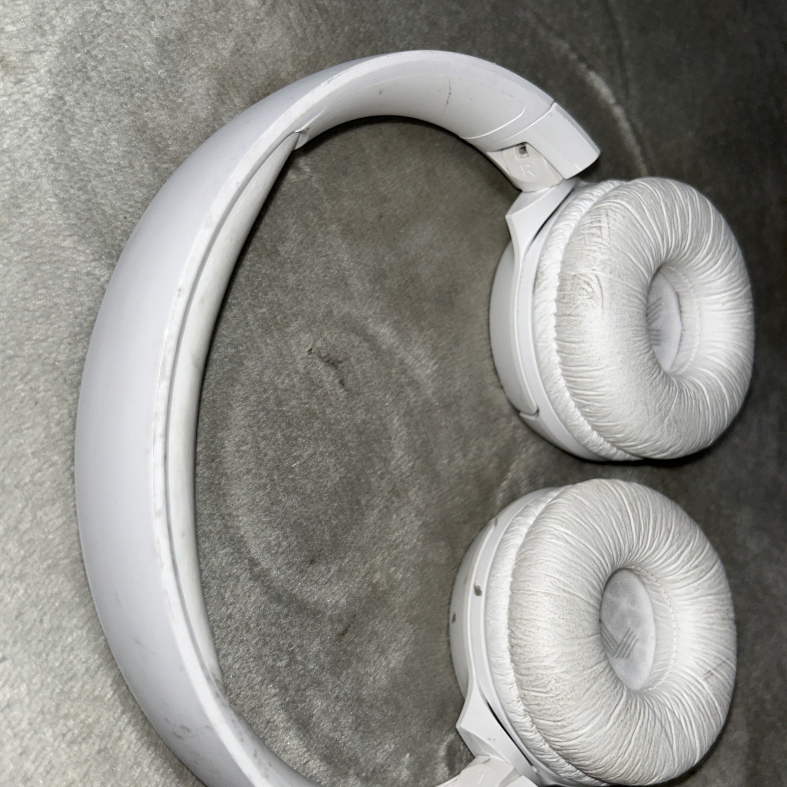JBL TUNE 520BTR wireless on-ear headphones WHITE