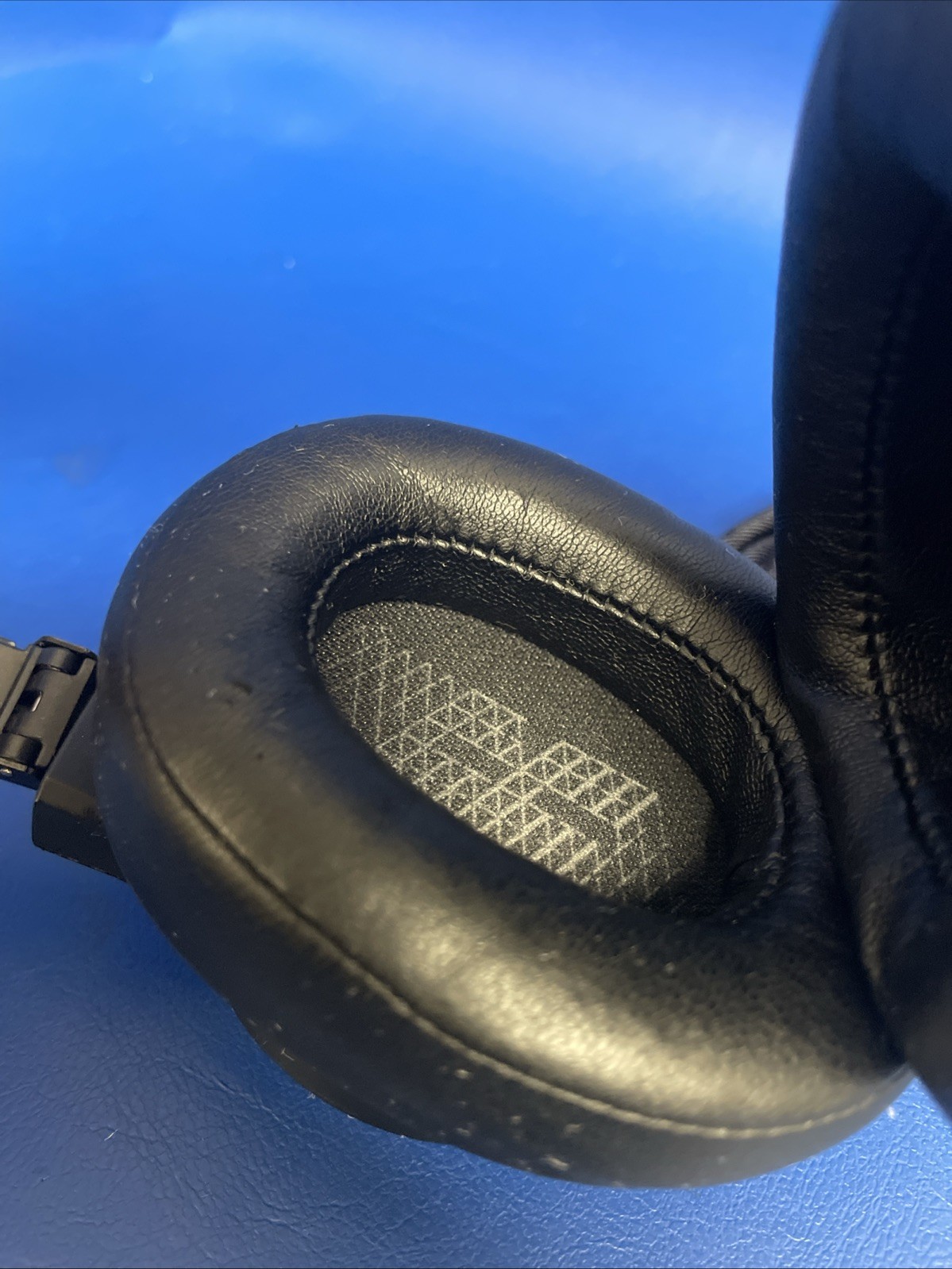 JBL LIVE 500BT Wireless Bluetooth Over-the-Ear Headphones / WORKING