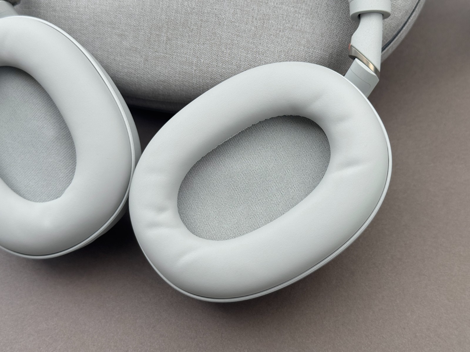Sony WH-1000XM6 Wireless Noise Canceling Headphones with case – Silver #OB