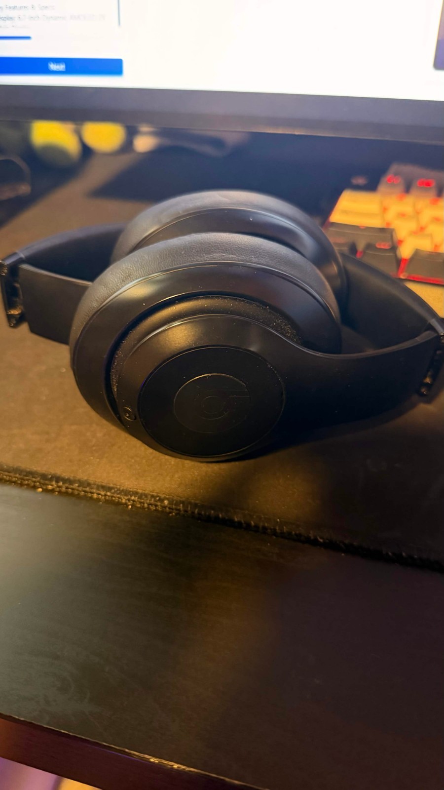 Beats Studio3 Wireless (A1914) Travel Case Included (Read description)