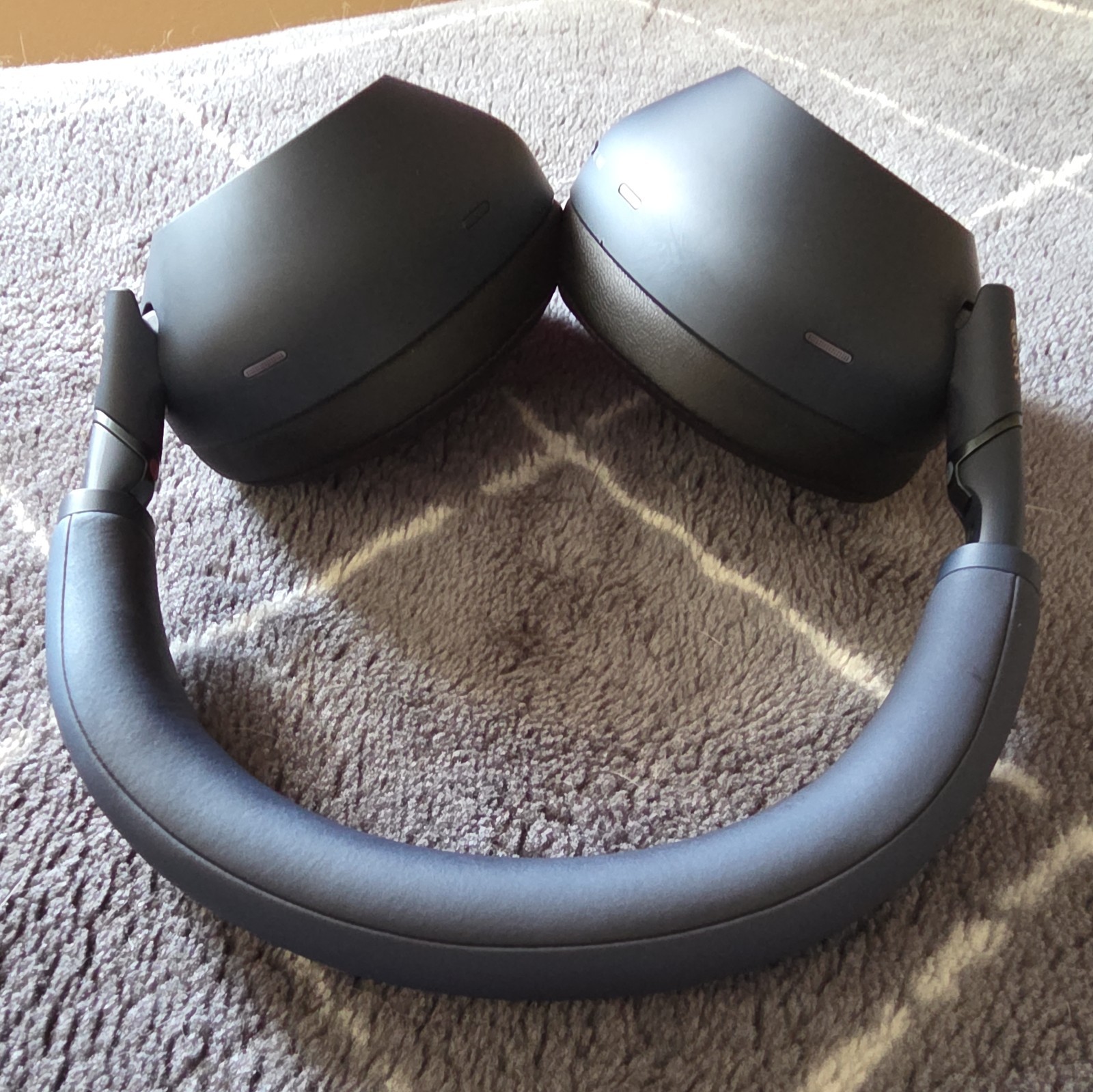 Sony WH-1000XM6 Navy Blue/w Cooling Gel Earcups (Barely Used)